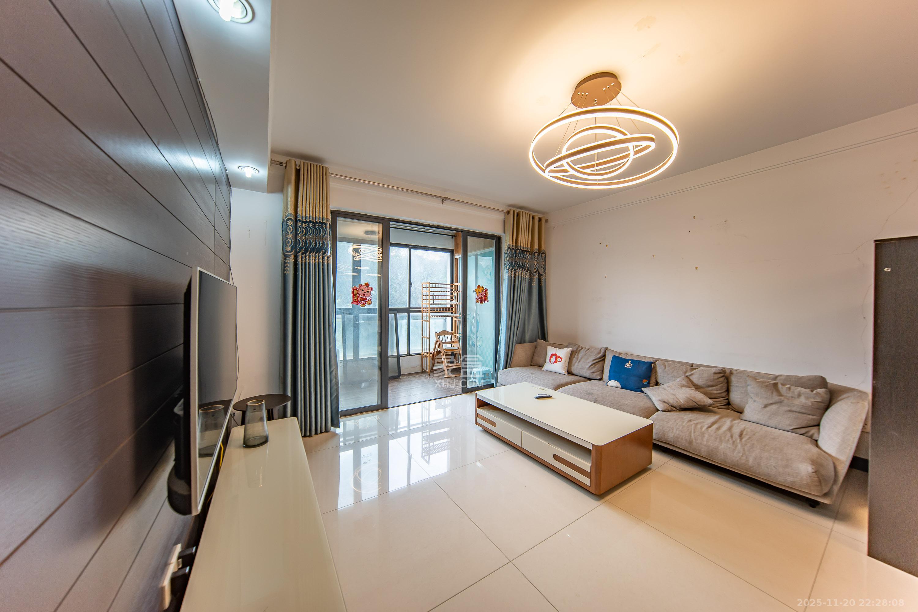 阳光100三期 3室2厅2卫 87.0万 阳光100三期 3室2厅2卫 87.0万客厅