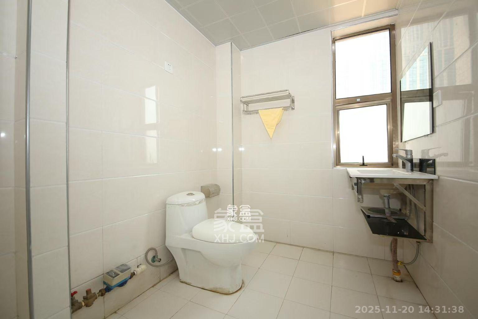 岳泰理想城 4室2厅1卫 3300.0元/月 岳泰理想城 4室2厅1卫 3300.0元/月室内图