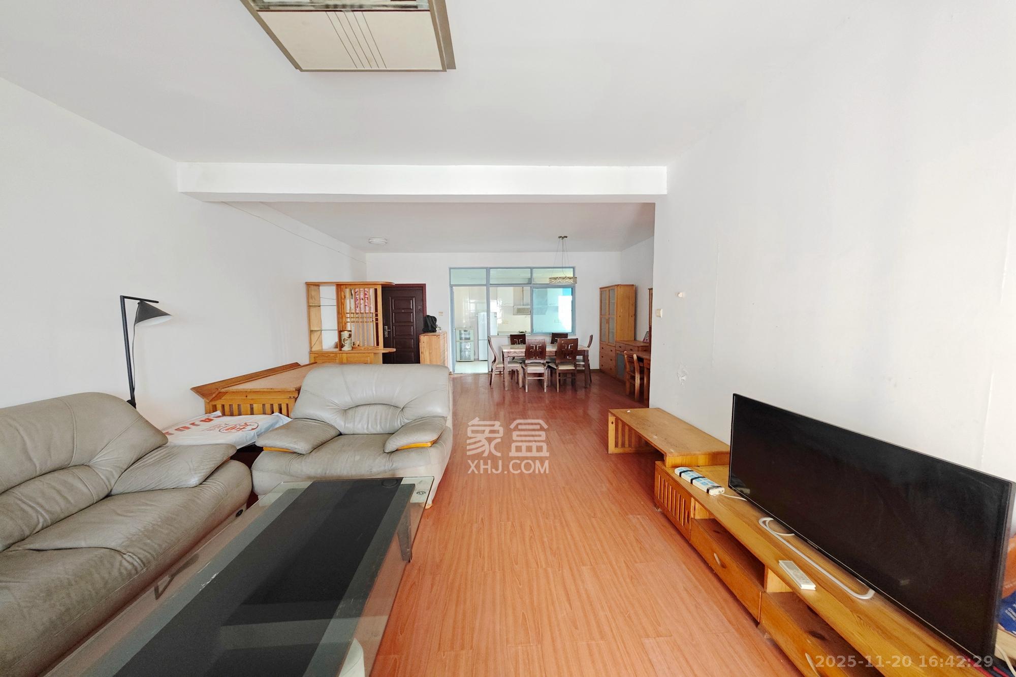 书香名邸 3室2厅1卫 93.8万 书香名邸 3室2厅1卫 93.8万客厅