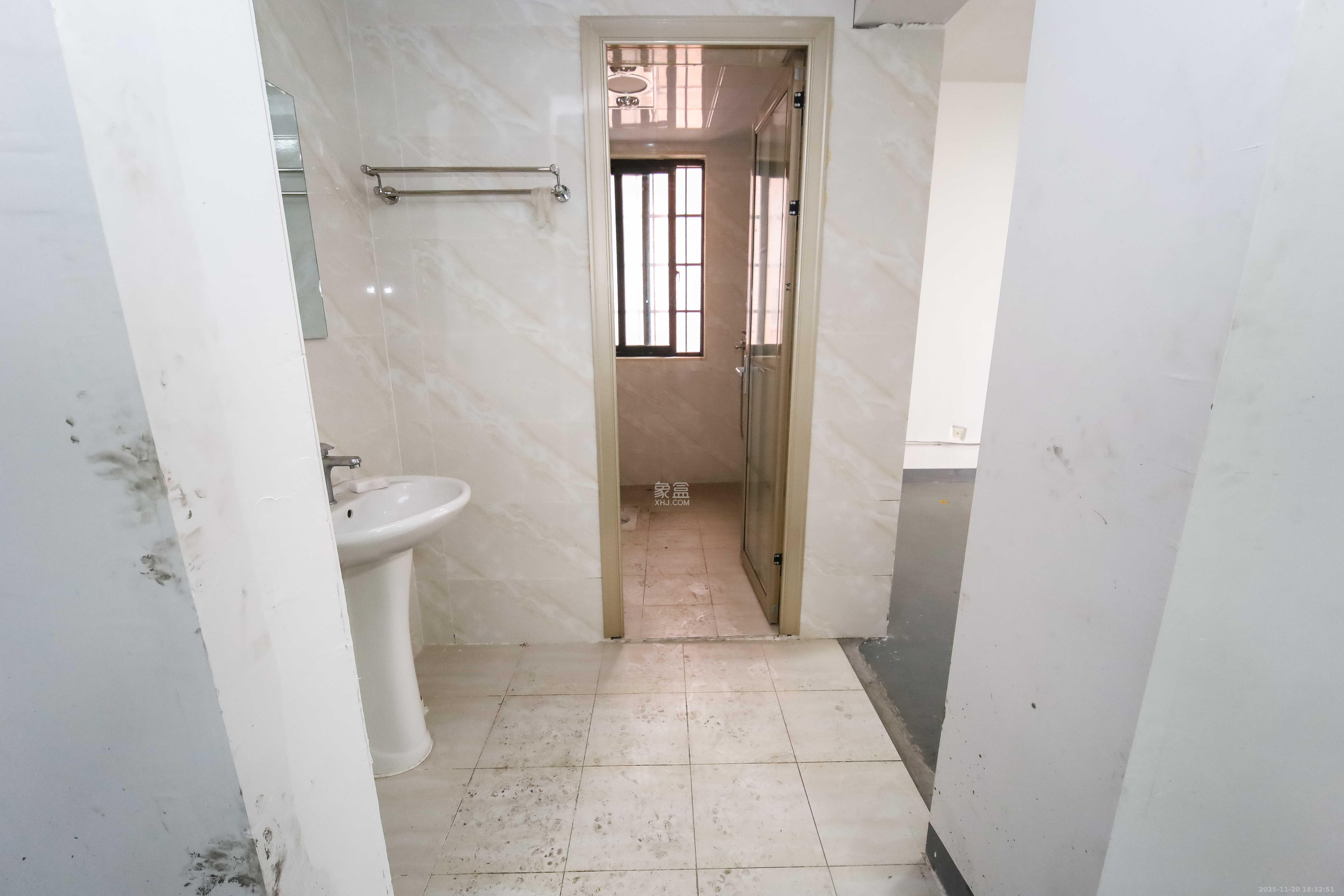 东玺门 2室2厅1卫 52.0万 东玺门 2室2厅1卫 52.0万卫生间