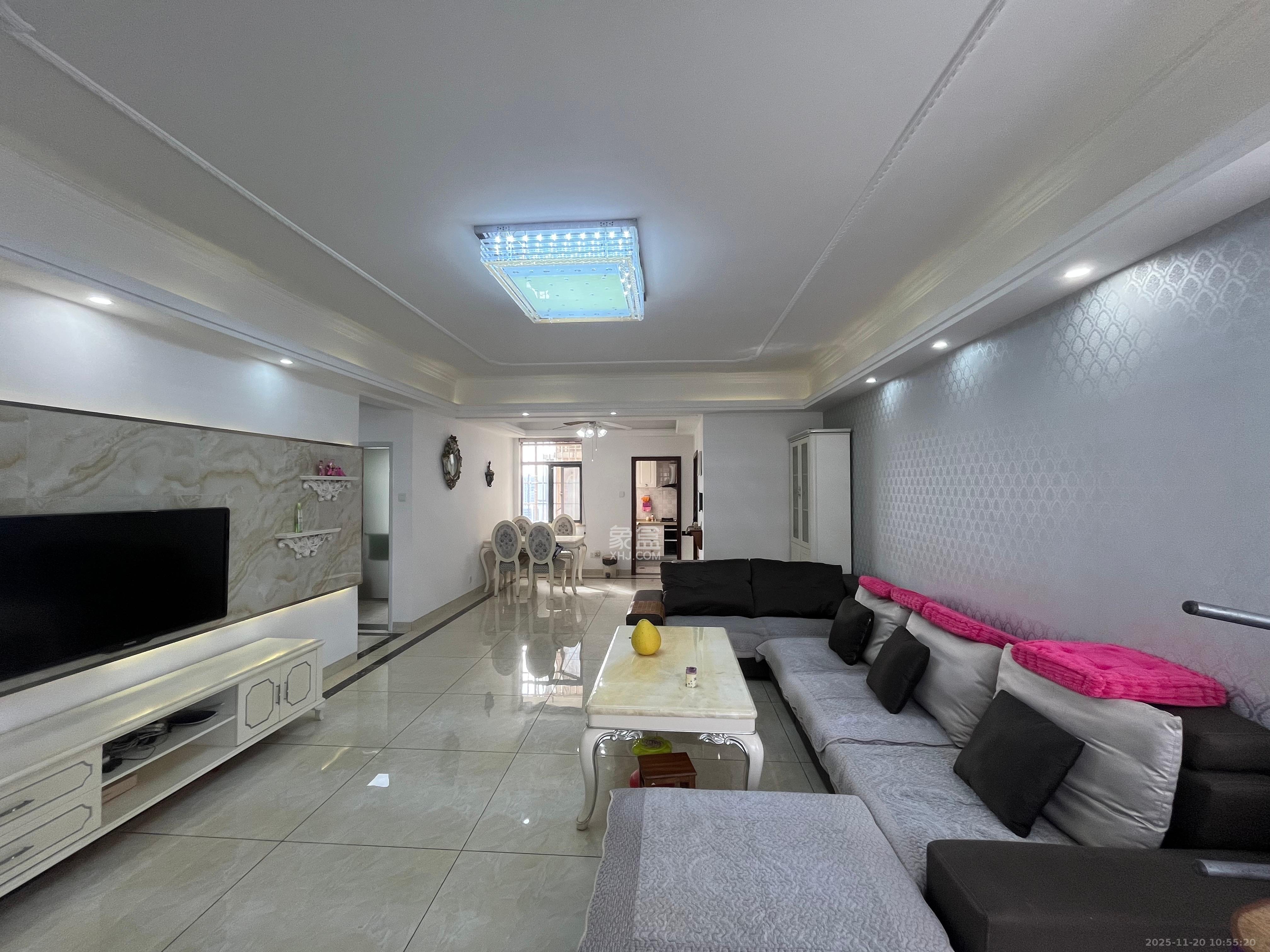 星城书香苑(星城书院) 3室2厅2卫 3800.0元/月 星城书香苑(星城书院) 3室2厅2卫 3800.0元/月室内图