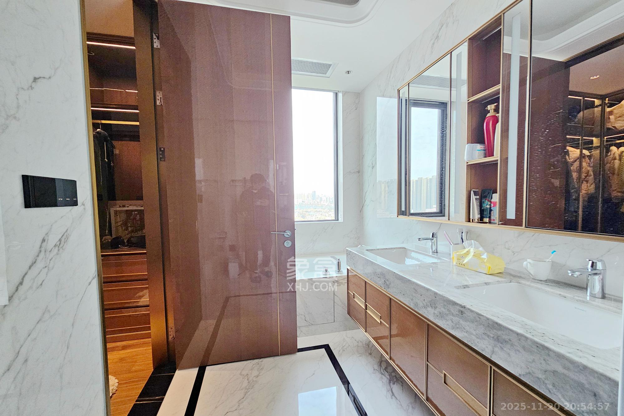 运达滨河广场 5室2厅5卫 1098.0万 运达滨河广场 5室2厅5卫 1098.0万卫生间