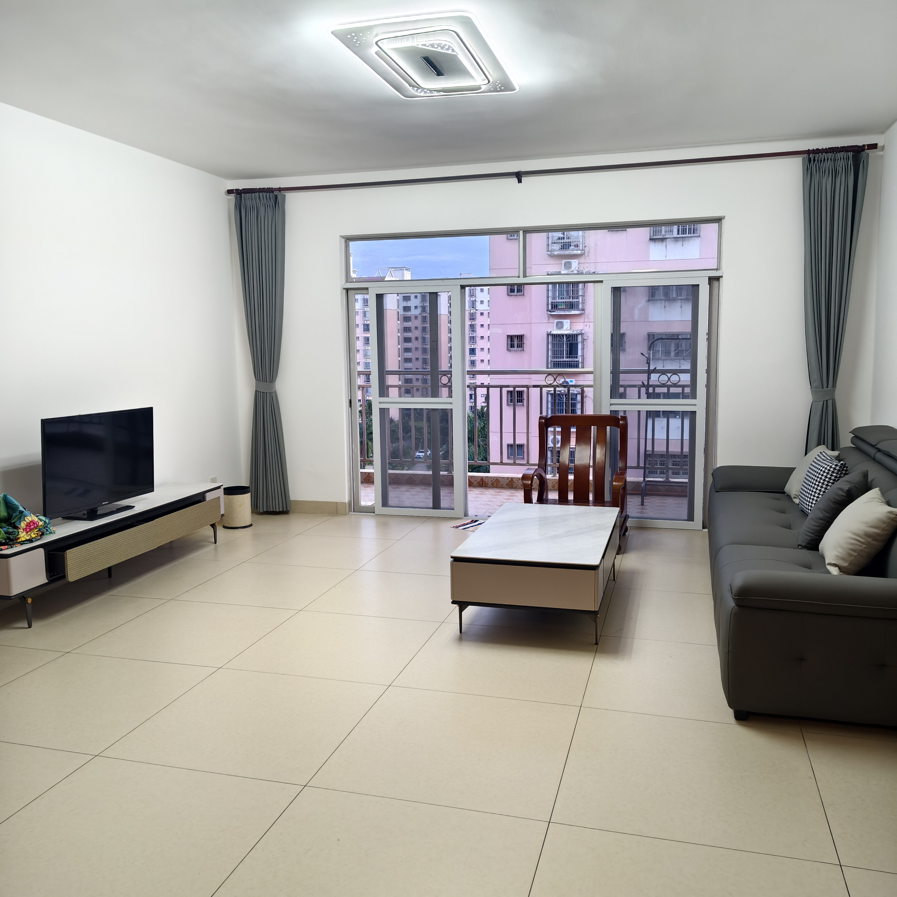 八一小区 3室2厅2卫 3300.0元/月 八一小区 3室2厅2卫 3300.0元/月室内图