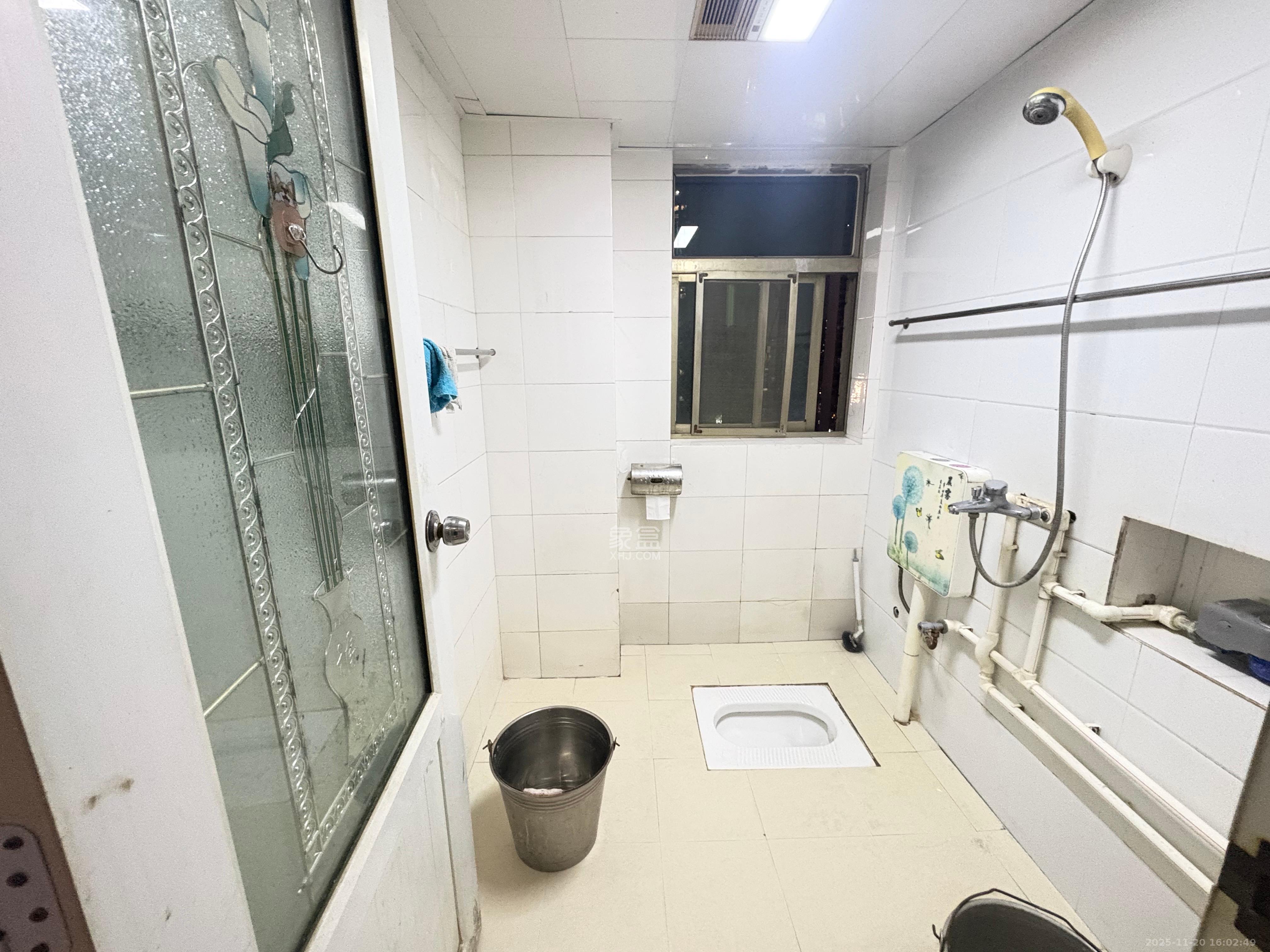 莲湖大厦 3室2厅2卫 2400.0元/月 莲湖大厦 3室2厅2卫 2400.0元/月室内图