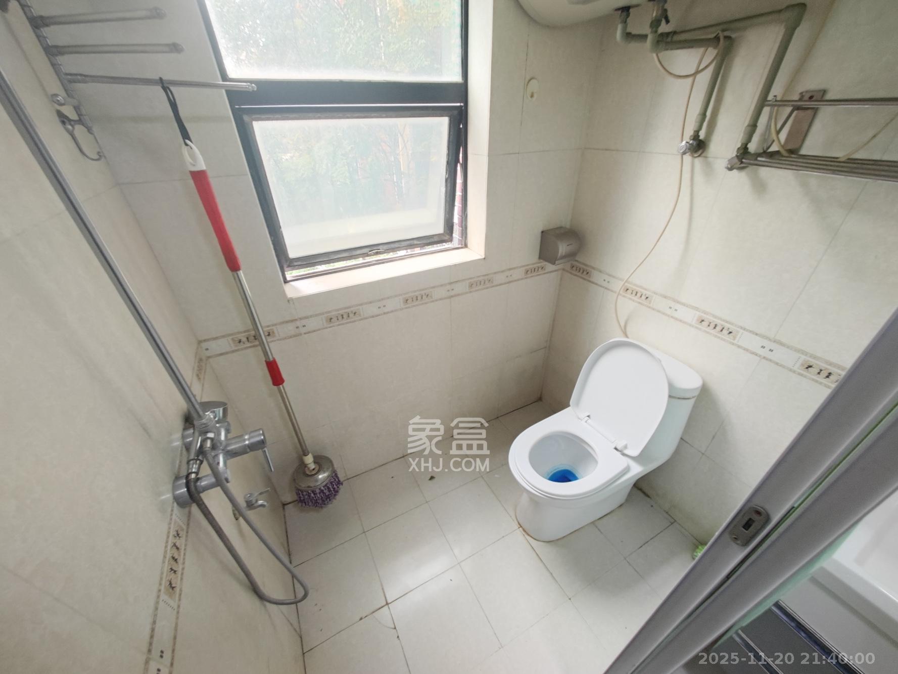 水岸天际(一期、二期) 2室2厅1卫 75.0万 水岸天际(一期、二期) 2室2厅1卫 75.0万卫生间