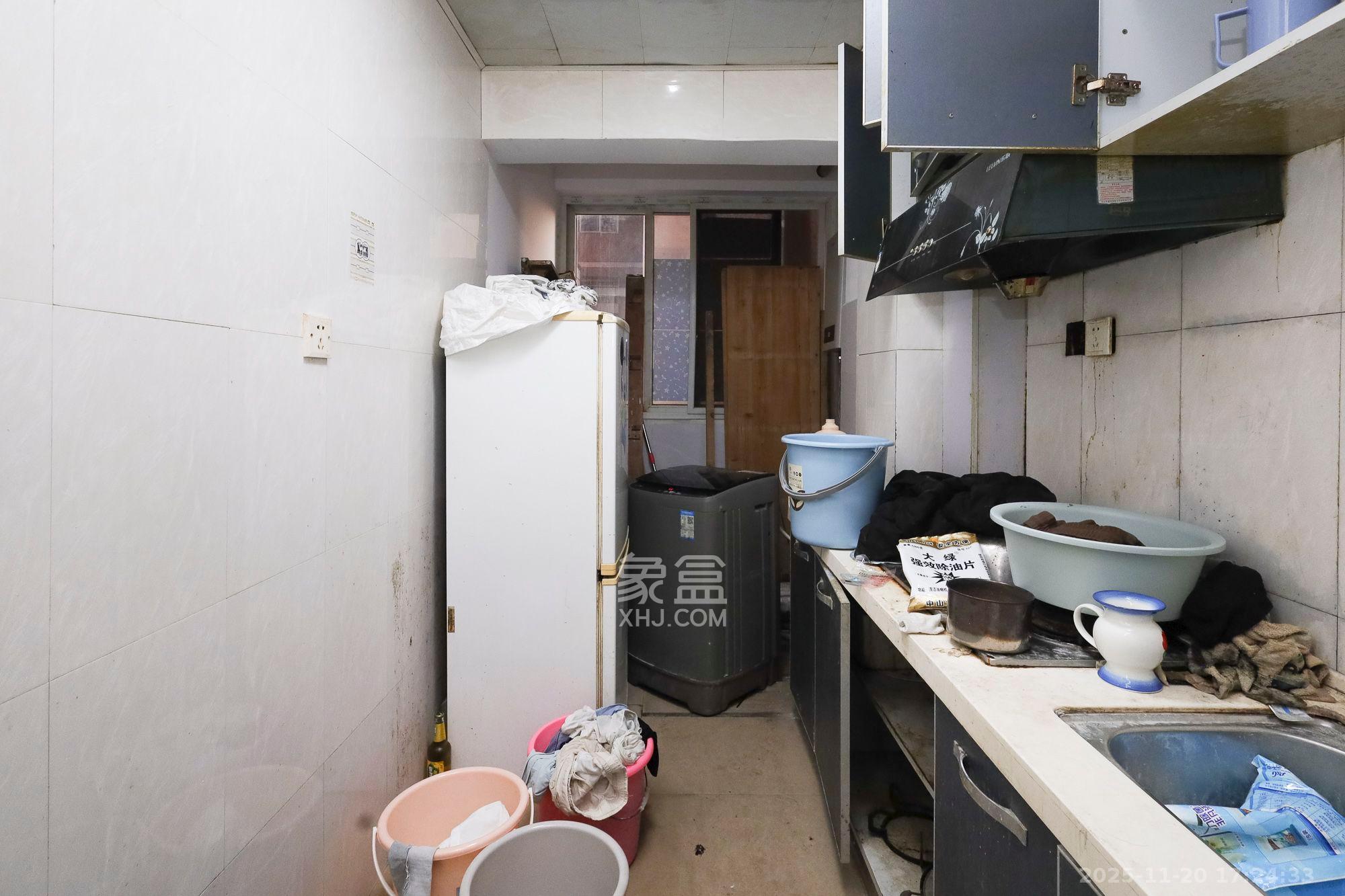 德润园 2室2厅1卫 1700.0元/月 德润园 2室2厅1卫 1700.0元/月室内图