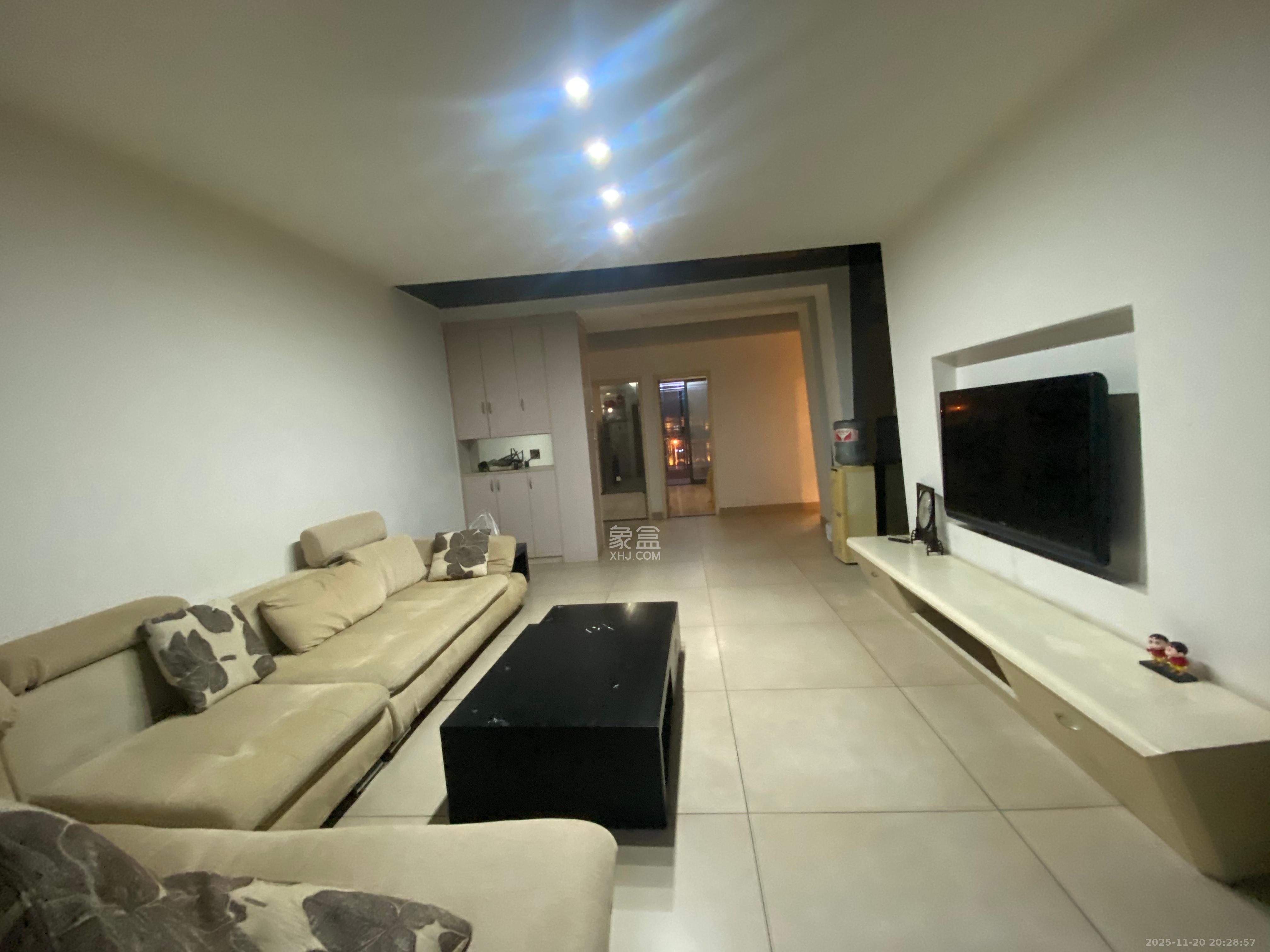 星城世家 3室2厅1卫 3000.0元/月 星城世家 3室2厅1卫 3000.0元/月室内图