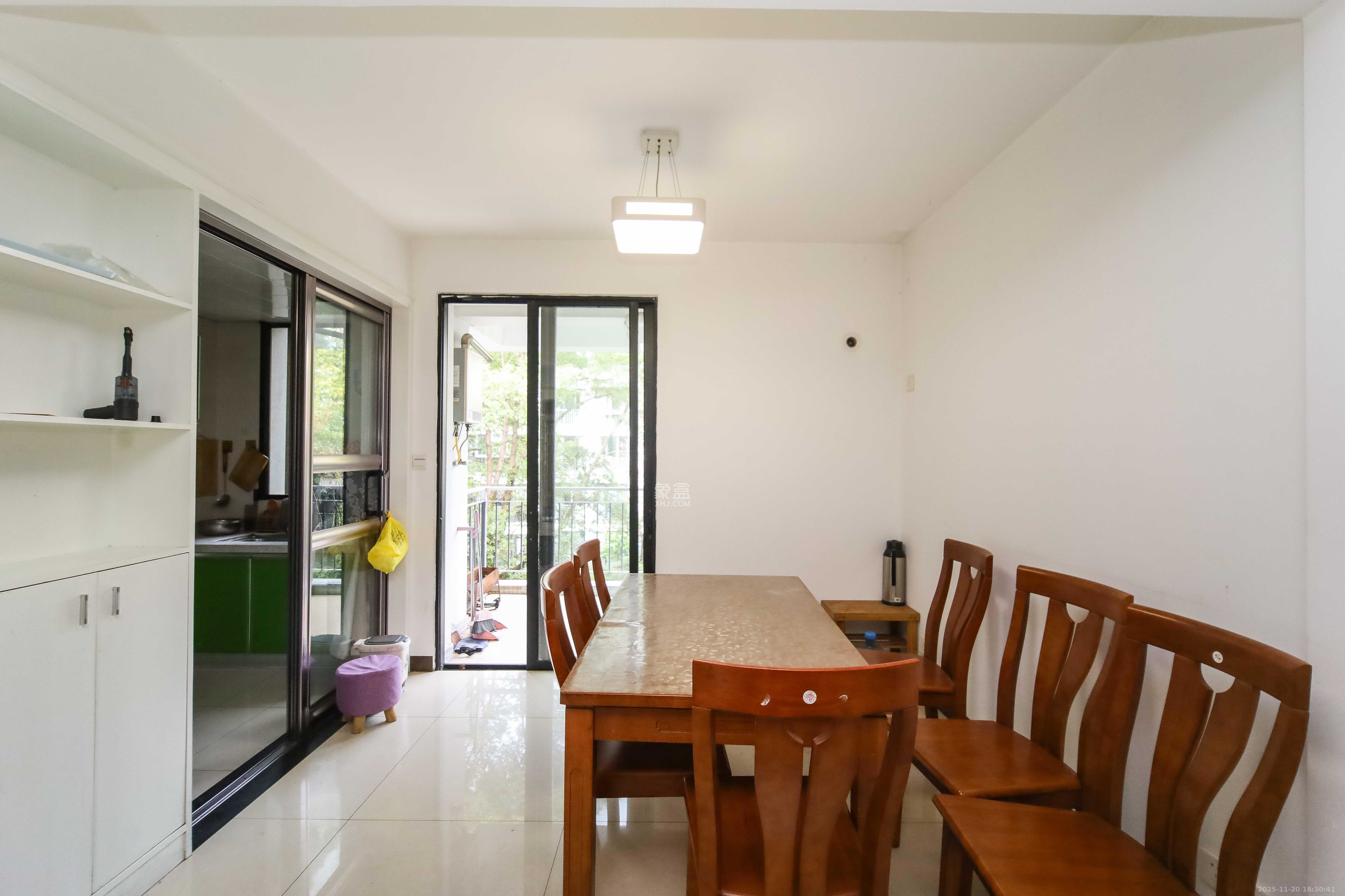 西街花园 3室2厅2卫 160.0万 西街花园 3室2厅2卫 160.0万阳台