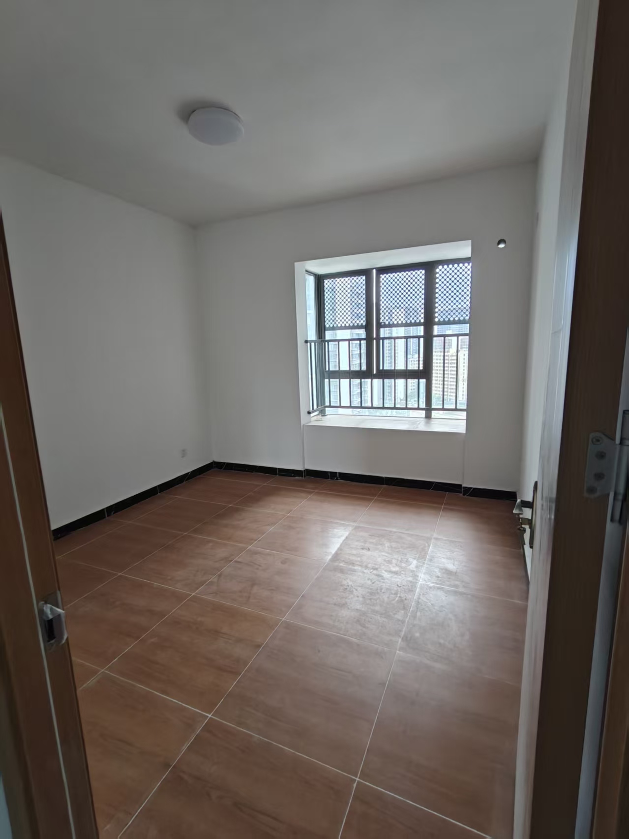 坡博家园五区  4室2厅2卫    140.0万