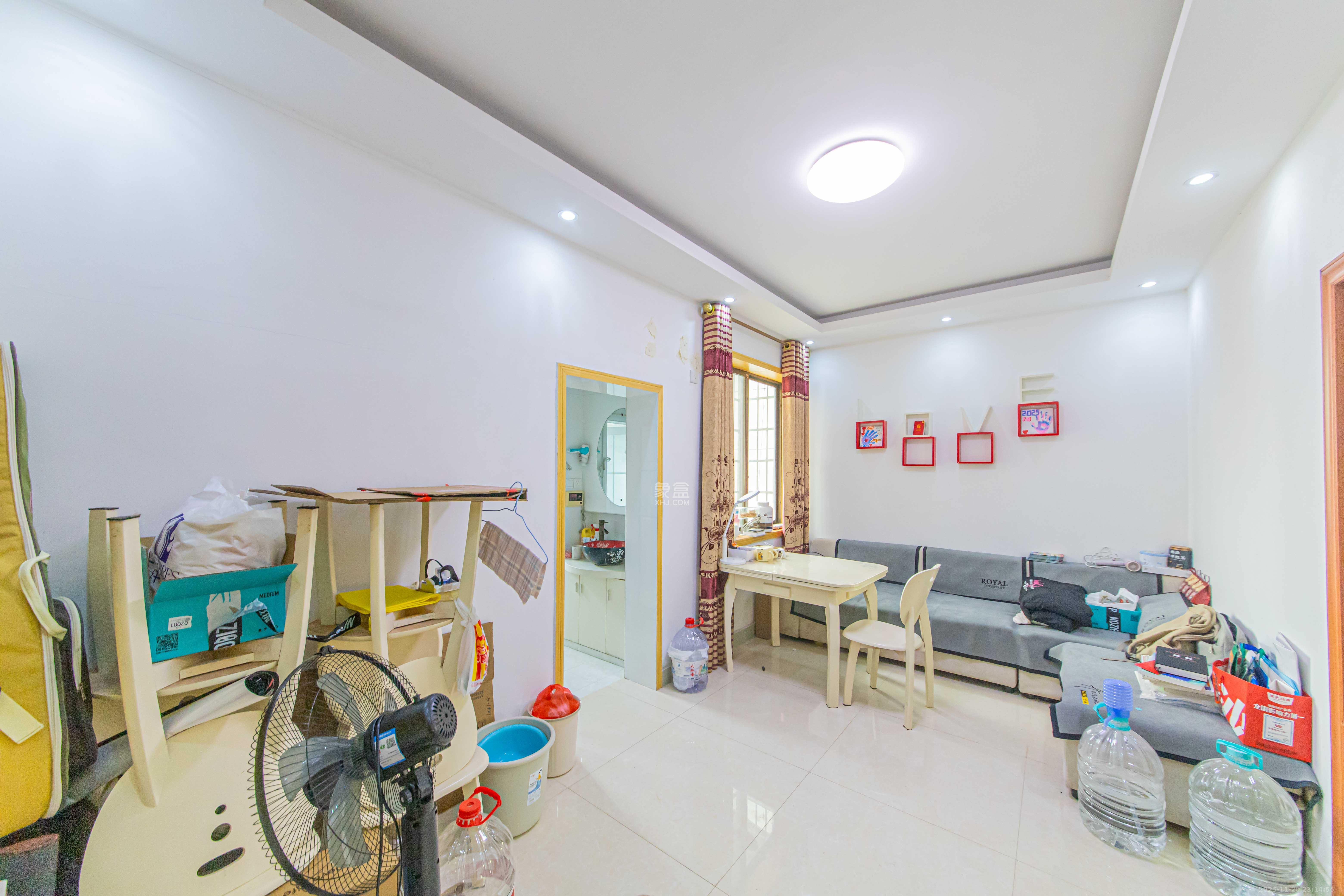 中石化西南石油局单位房(中南石油局四普基地花园小区) 2室1厅1卫 24.0万 中石化西南石油局单位房(中南石油局四普基地花园小区) 2室1厅1卫 24.0万客厅