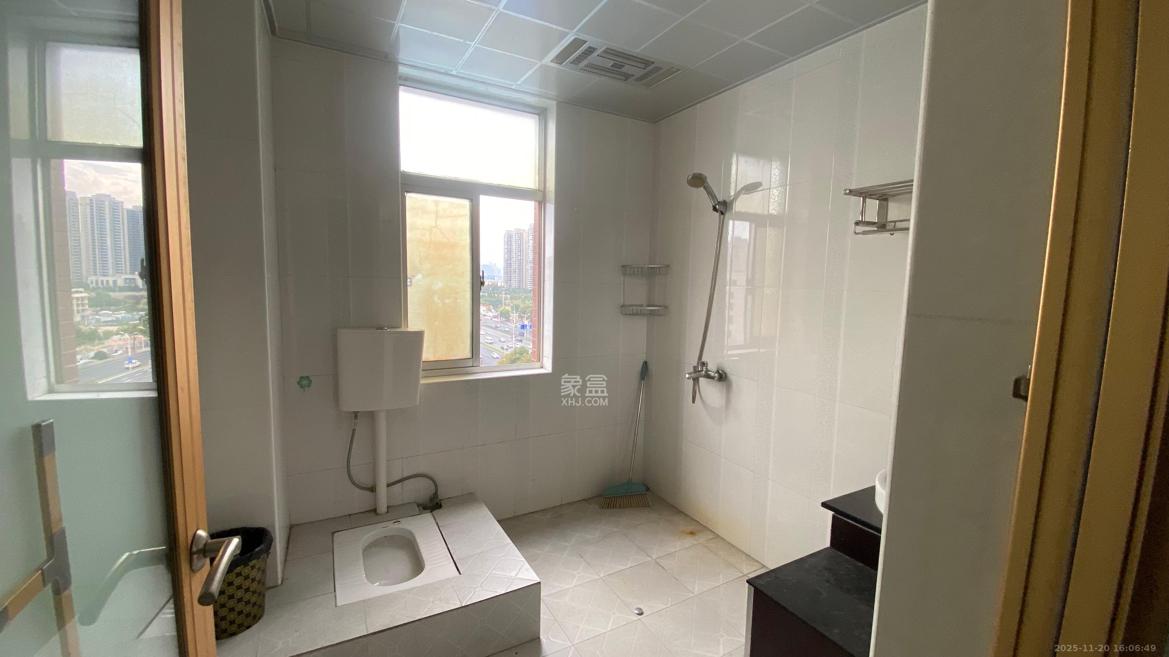 至雅大厦 4室2厅2卫 4500.0元/月 至雅大厦 4室2厅2卫 4500.0元/月室内图