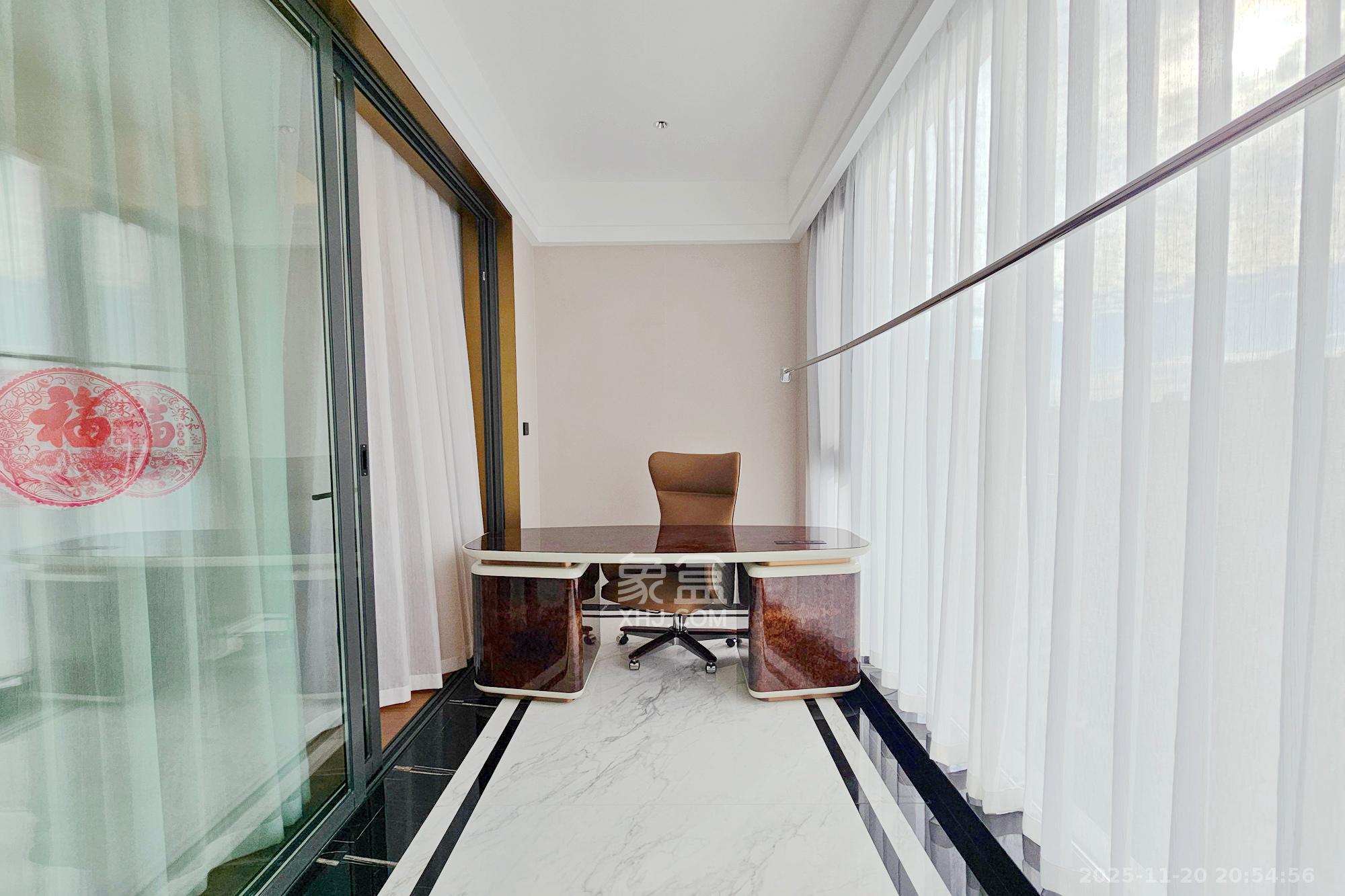 运达滨河广场  5室2厅5卫    1098.0万其他