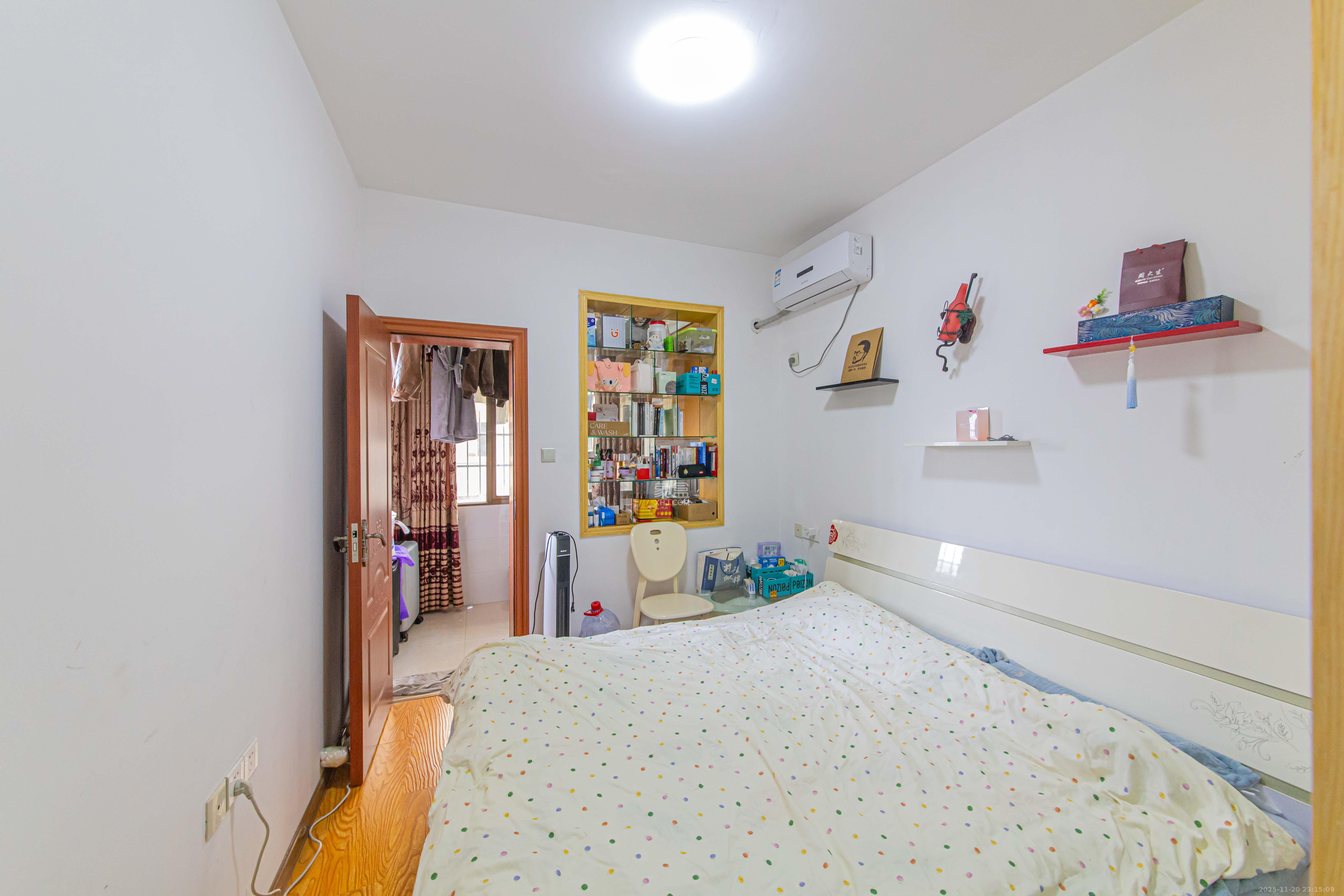 中石化西南石油局单位房(中南石油局四普基地花园小区) 2室1厅1卫 24.0万 中石化西南石油局单位房(中南石油局四普基地花园小区) 2室1厅1卫 24.0万卧室