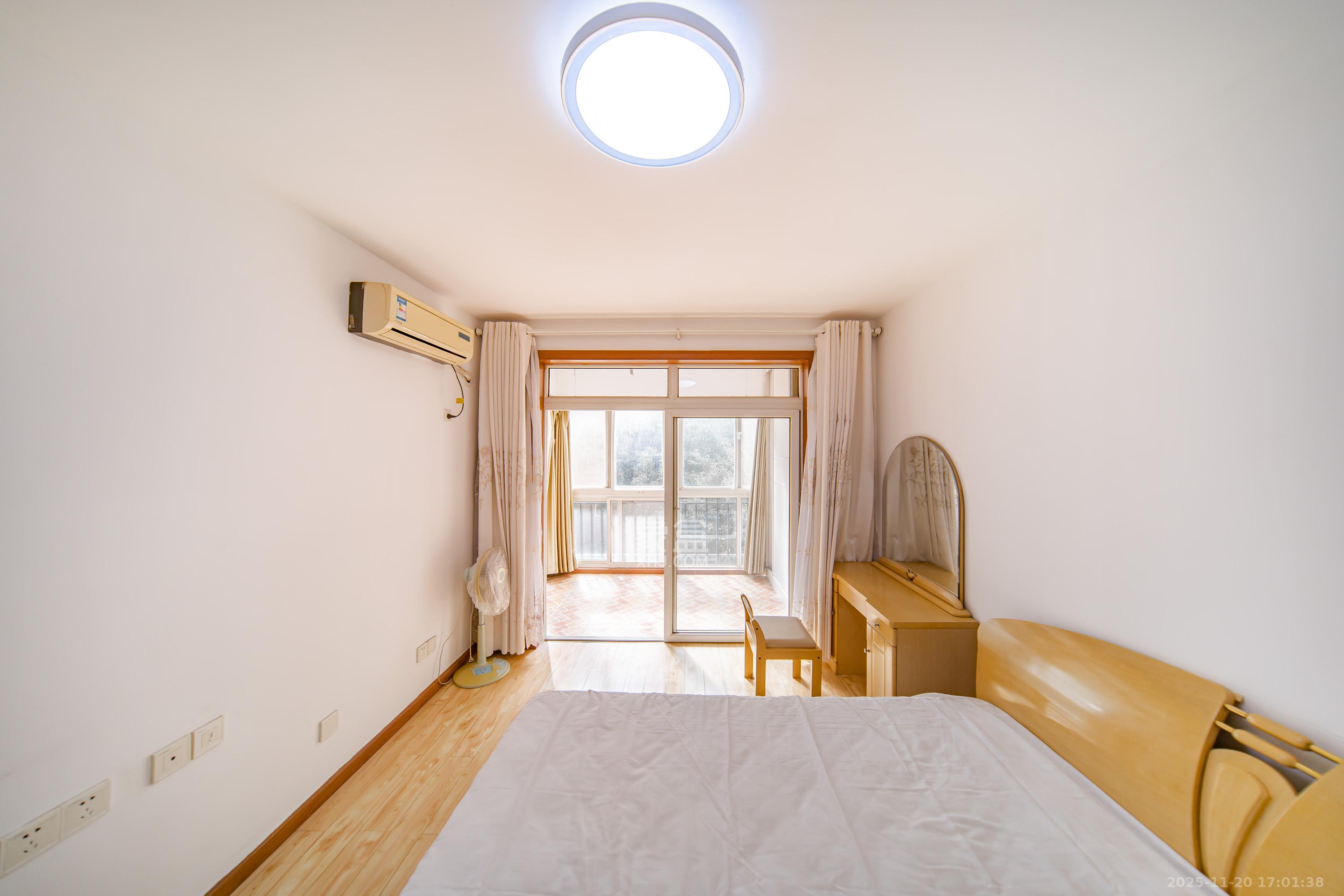 金地园 3室2厅2卫 72.0万 金地园 3室2厅2卫 72.0万卧室