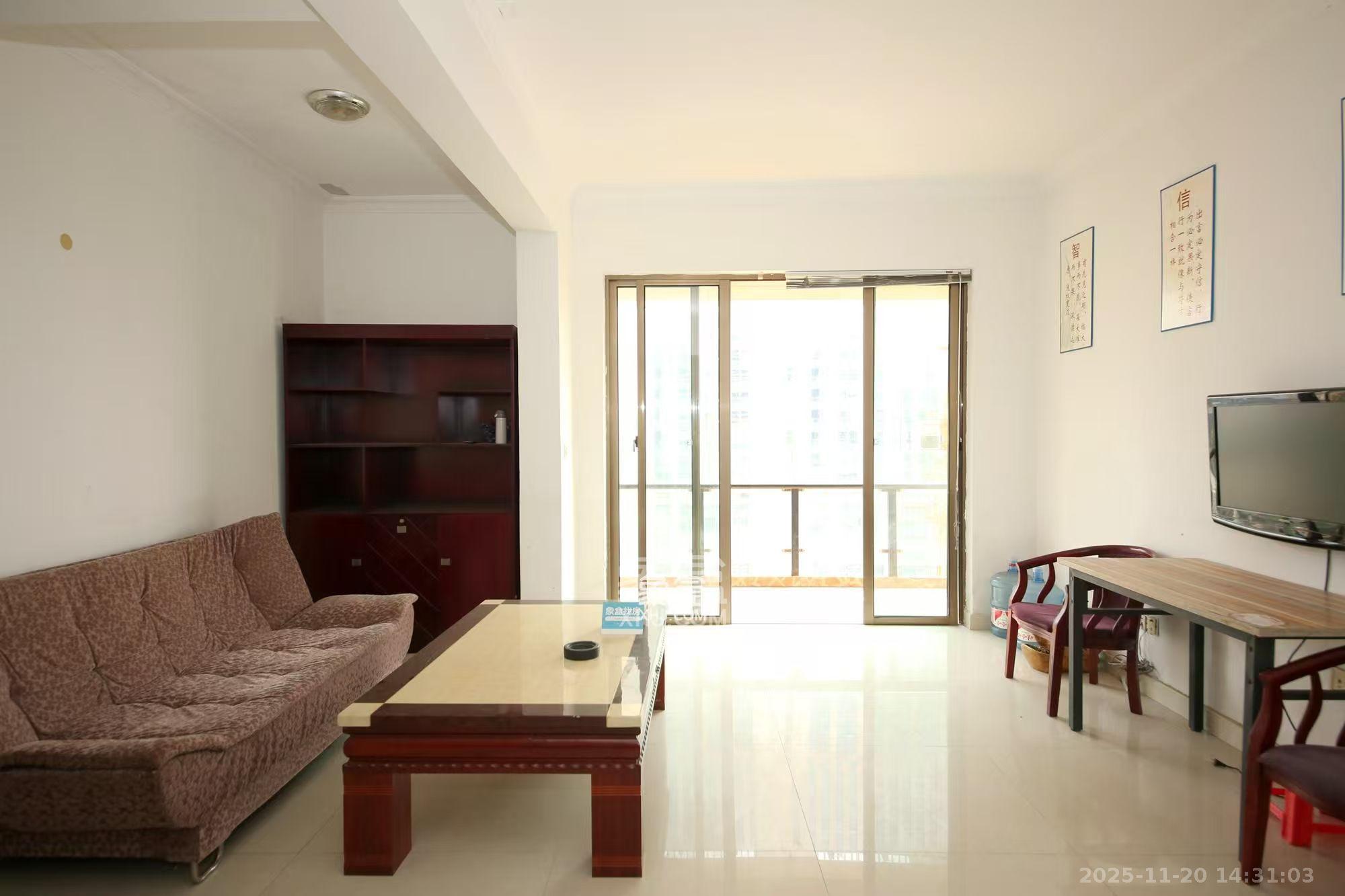 岳泰理想城 4室2厅1卫 3300.0元/月 岳泰理想城 4室2厅1卫 3300.0元/月室内图