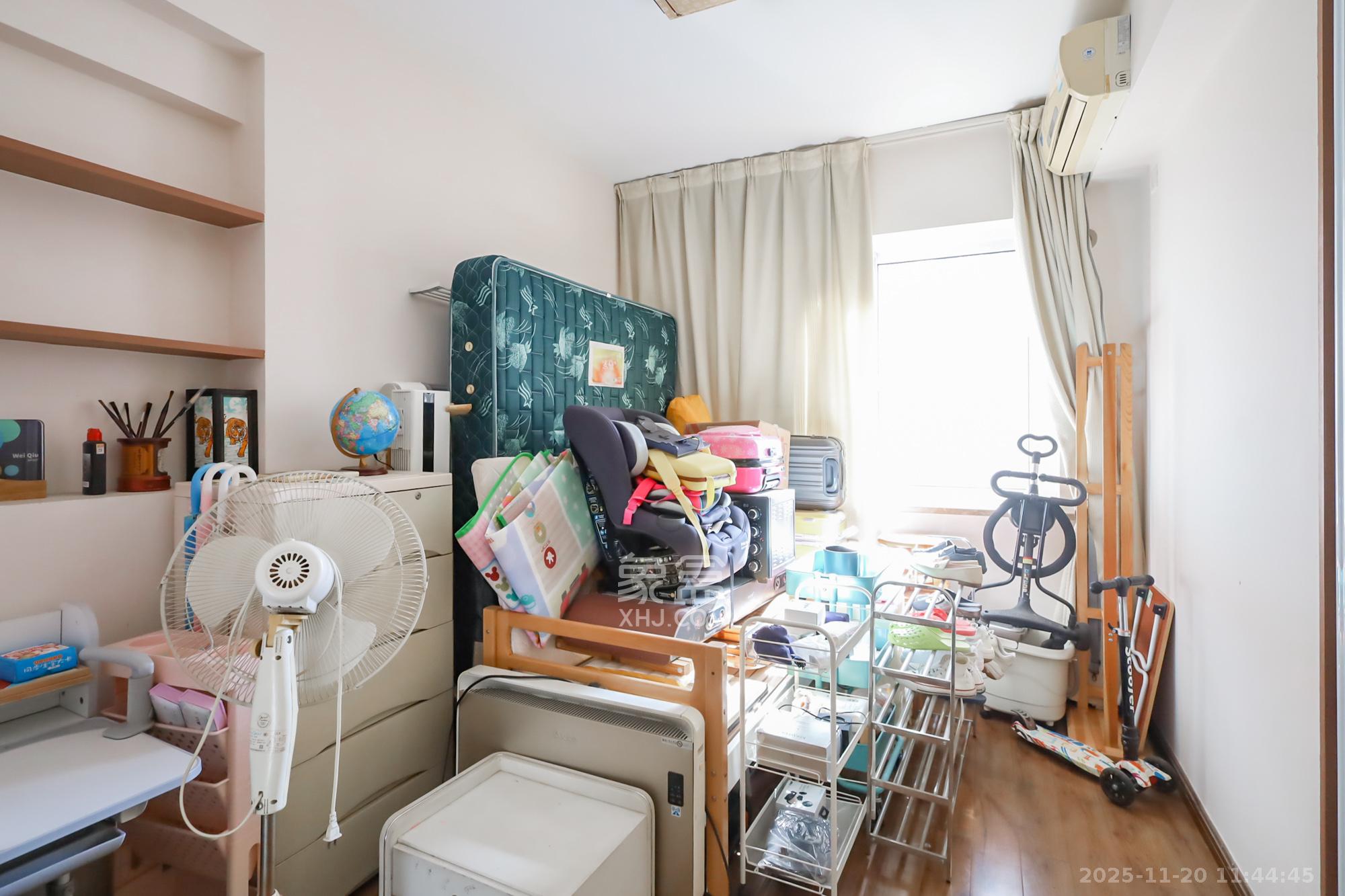 星蓝湾  4室2厅2卫    148.0万卧室