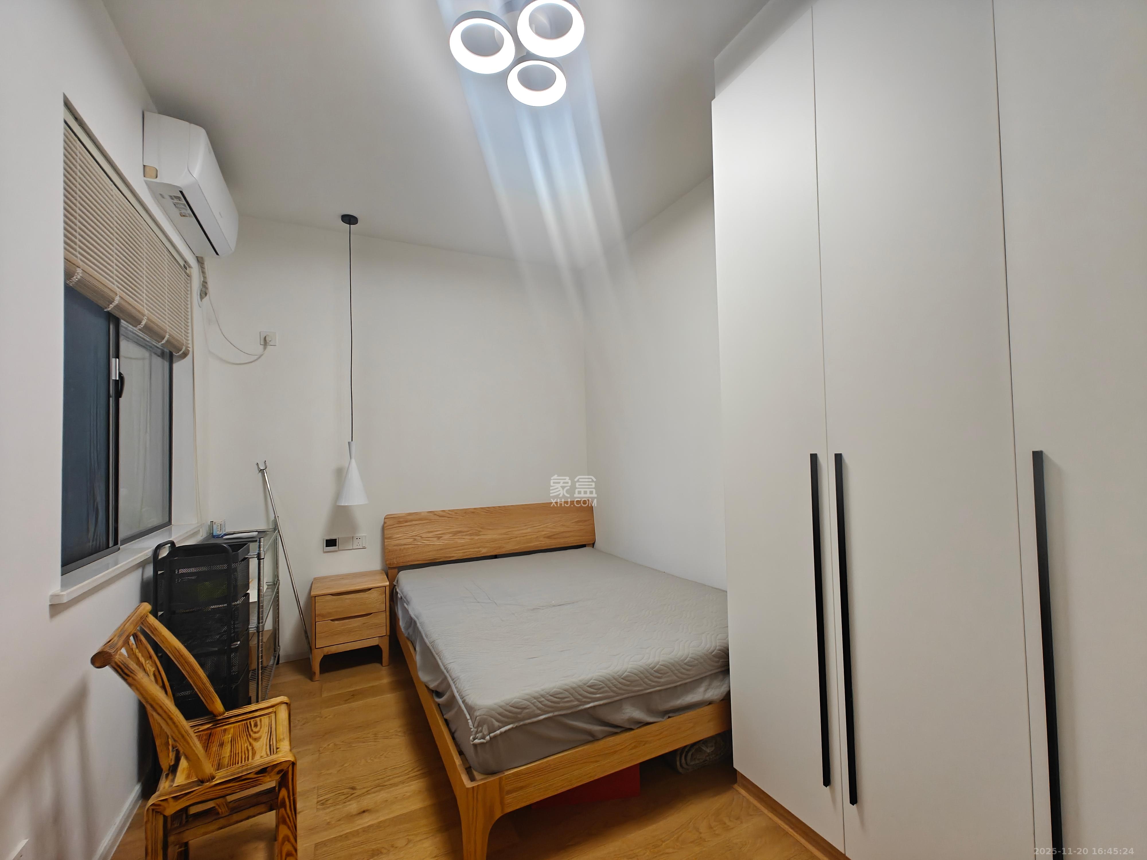 长房东旭国际  3室2厅1卫    3200.0元/月