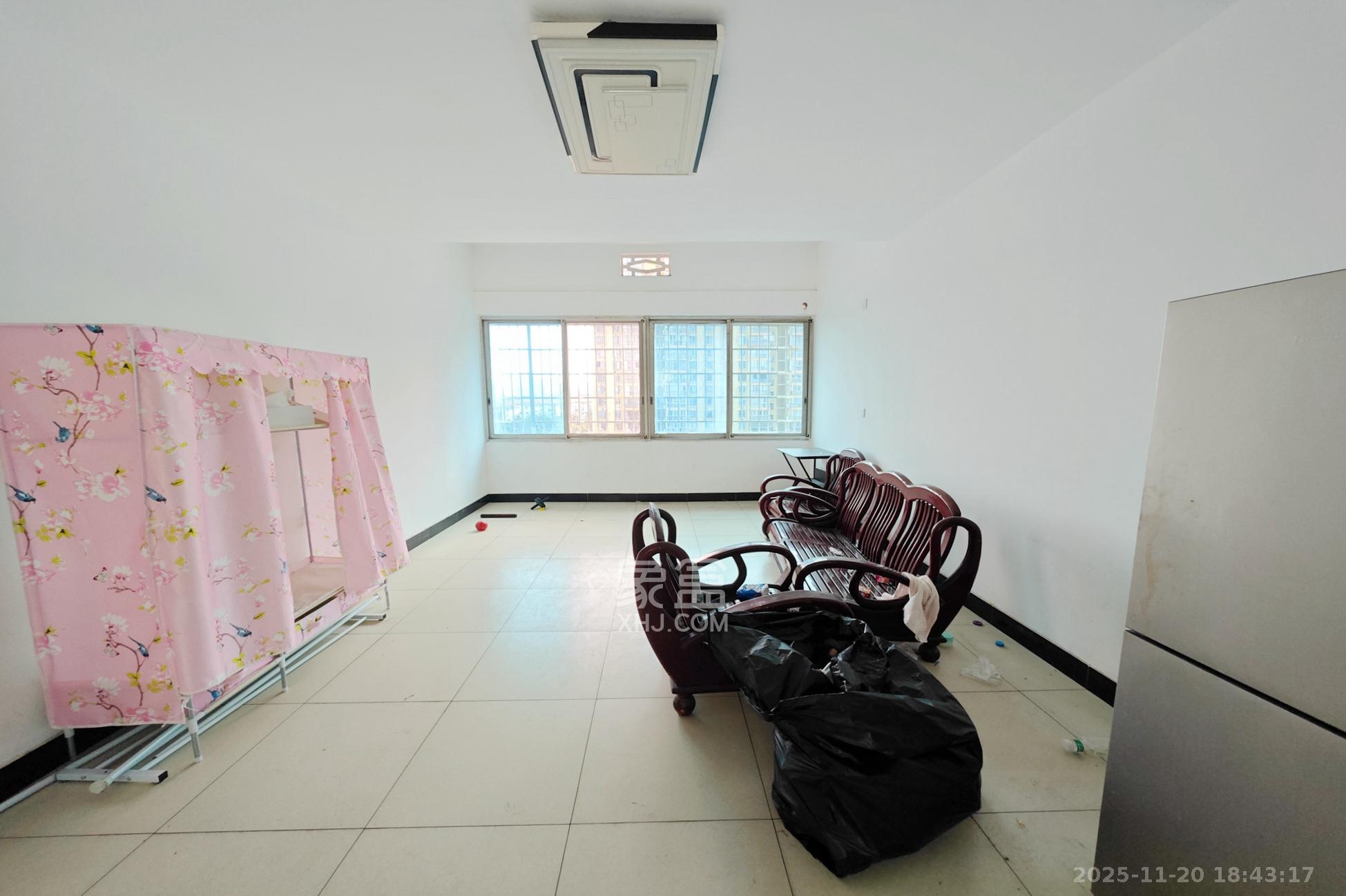 左家塘建材宿舍 3室2厅2卫 39.8万 左家塘建材宿舍 3室2厅2卫 39.8万客厅