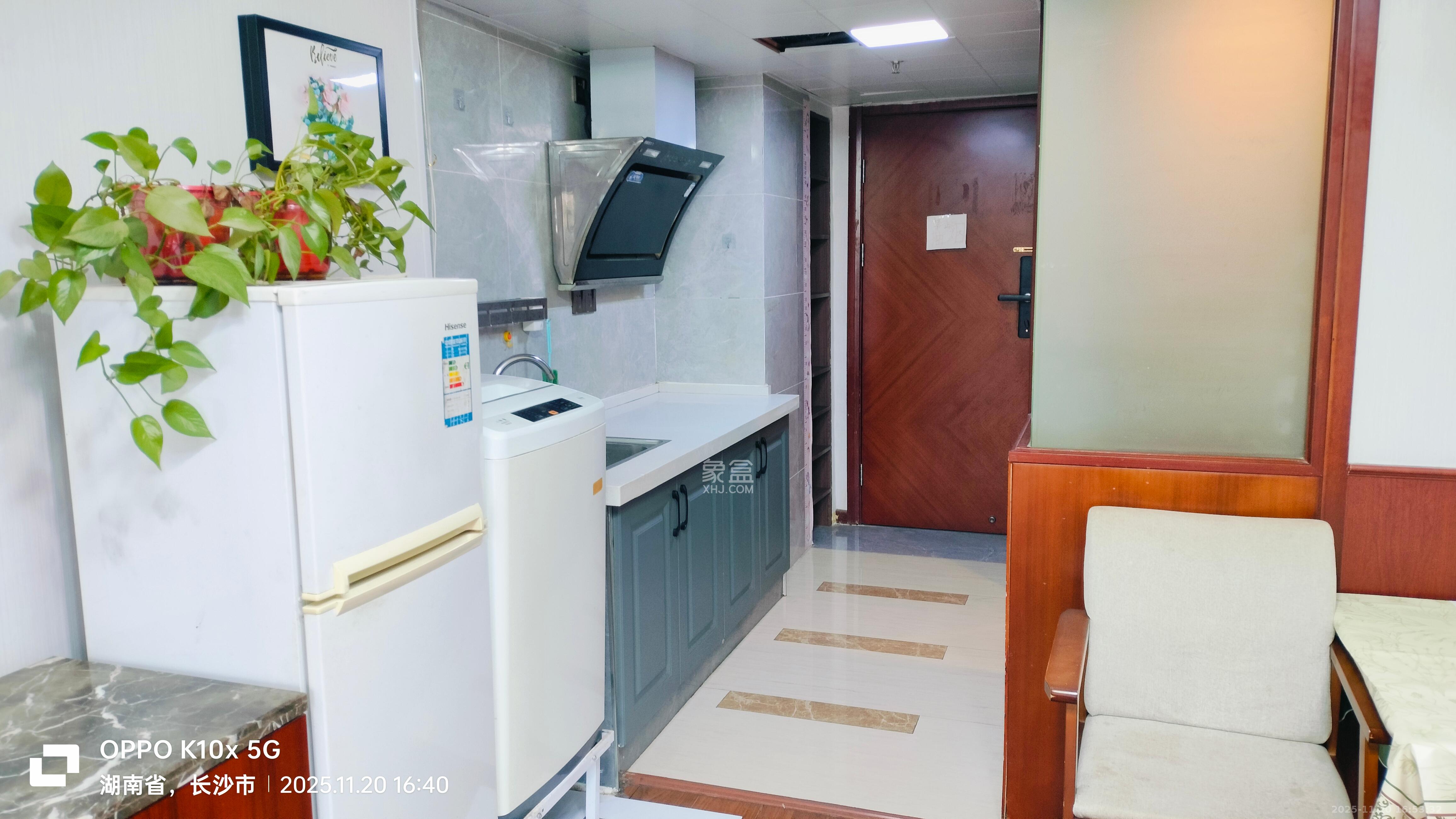 山水华景  1室1厅1卫    1200.0元/月室内图