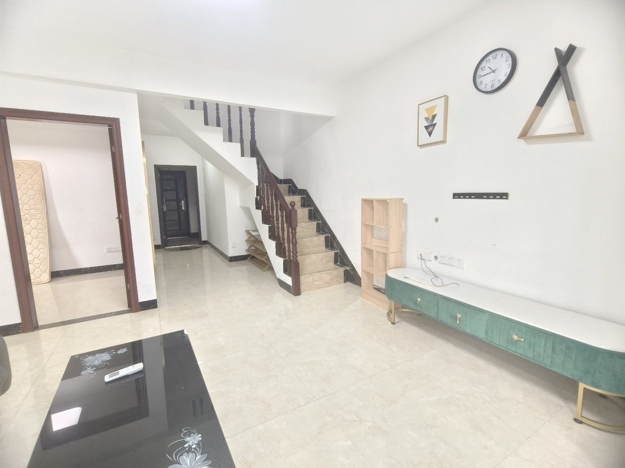 紫泉花坊  3室2厅2卫    2300.0元/月室内图