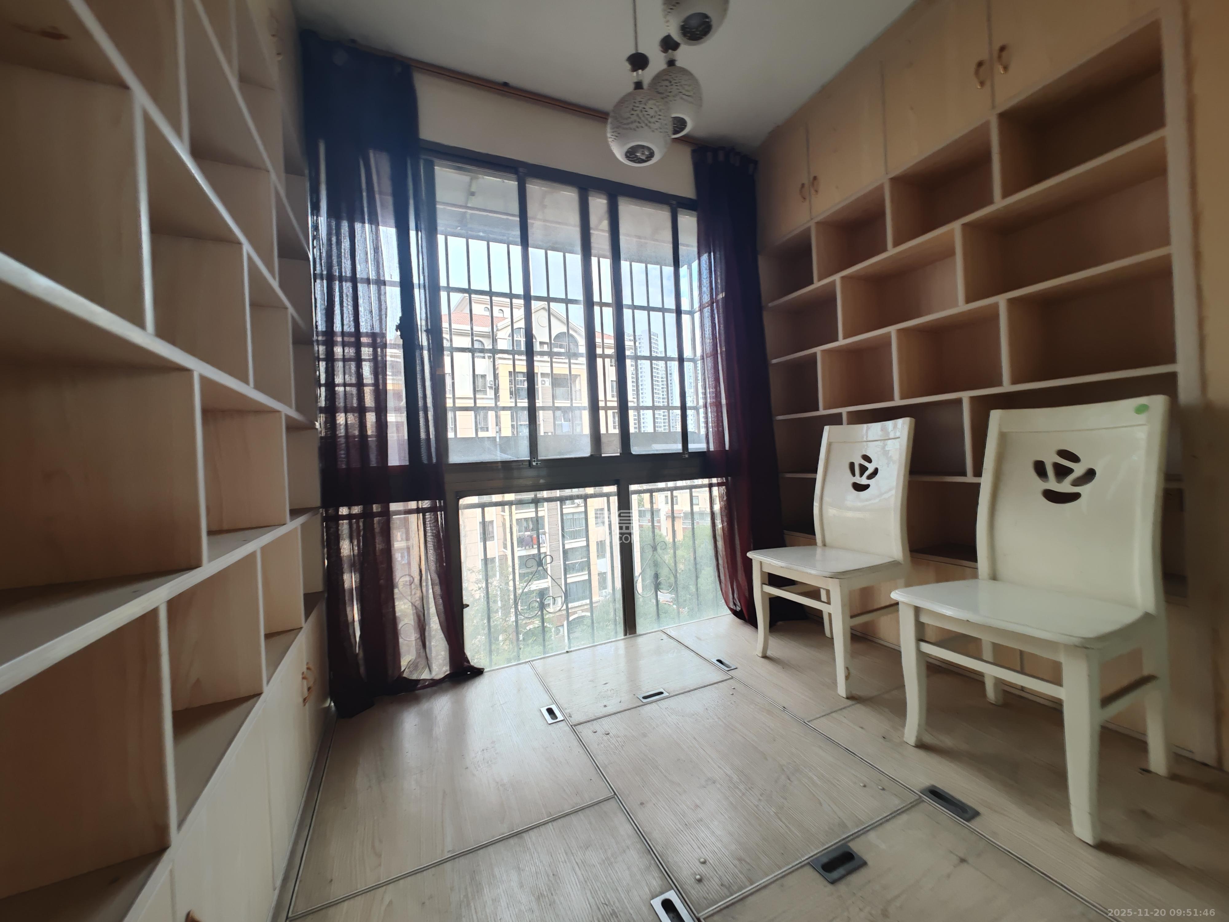 米兰春天  3室2厅2卫    2000.0元/月室内图