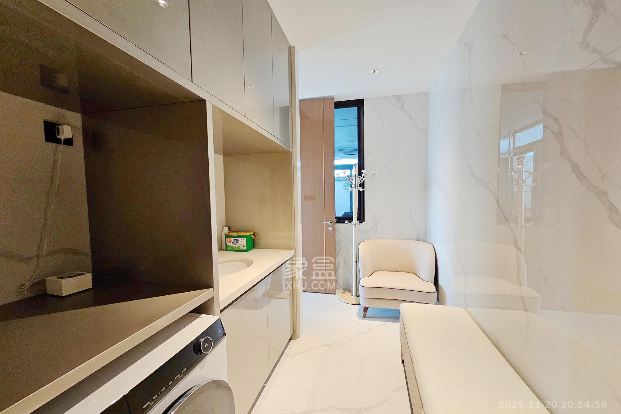 运达滨河广场 5室2厅5卫 1098.0万 运达滨河广场 5室2厅5卫 1098.0万其他