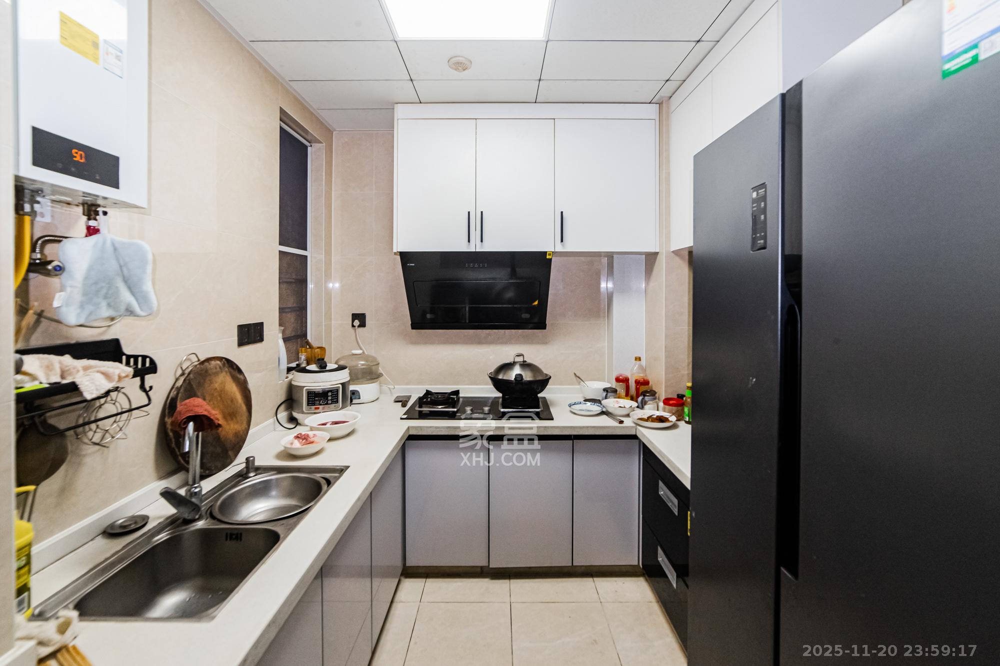 北辰三角洲E7区  3室2厅2卫    195.0万厨房