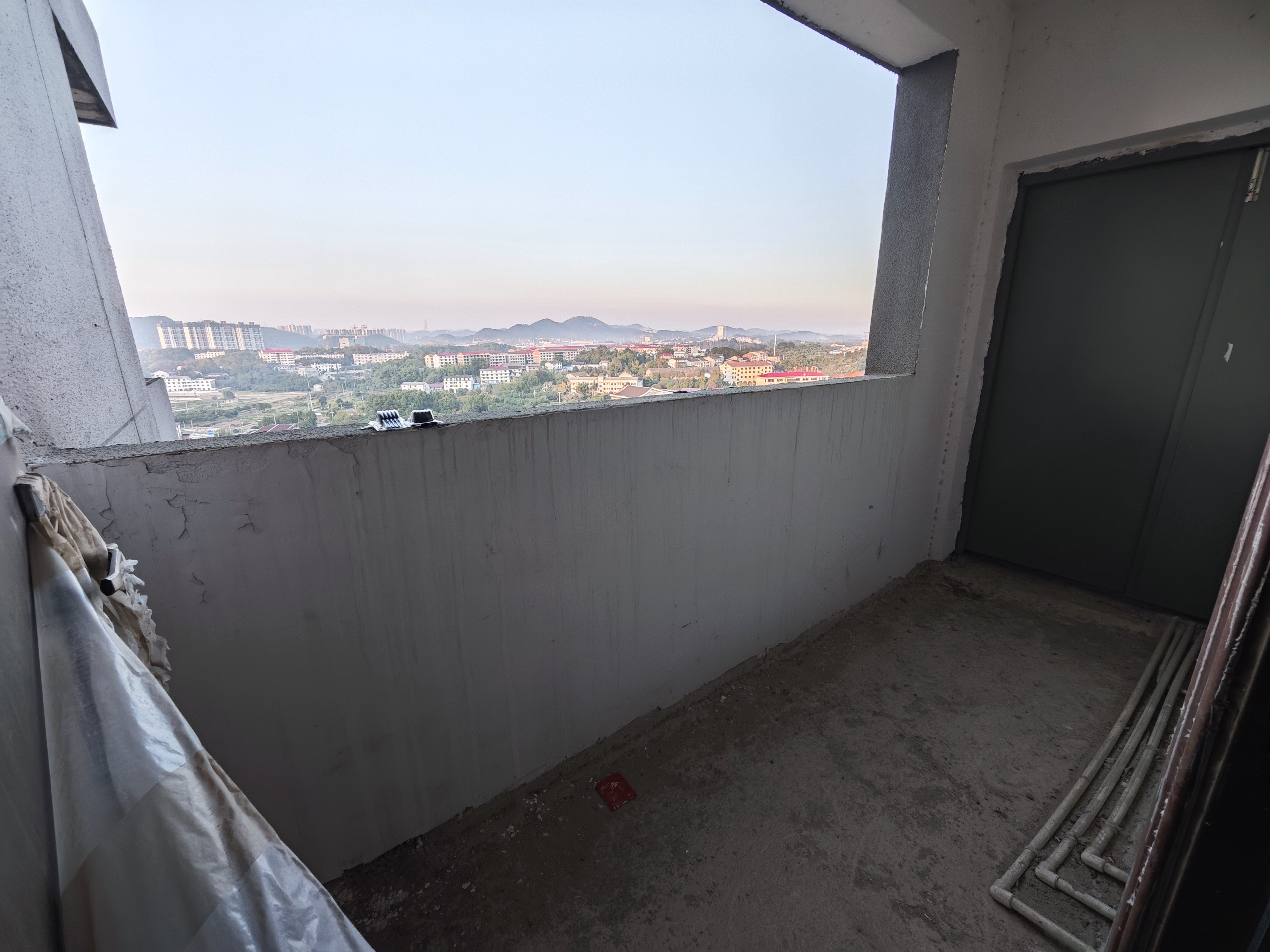 洪山小区  3室2厅2卫    35.0万其他