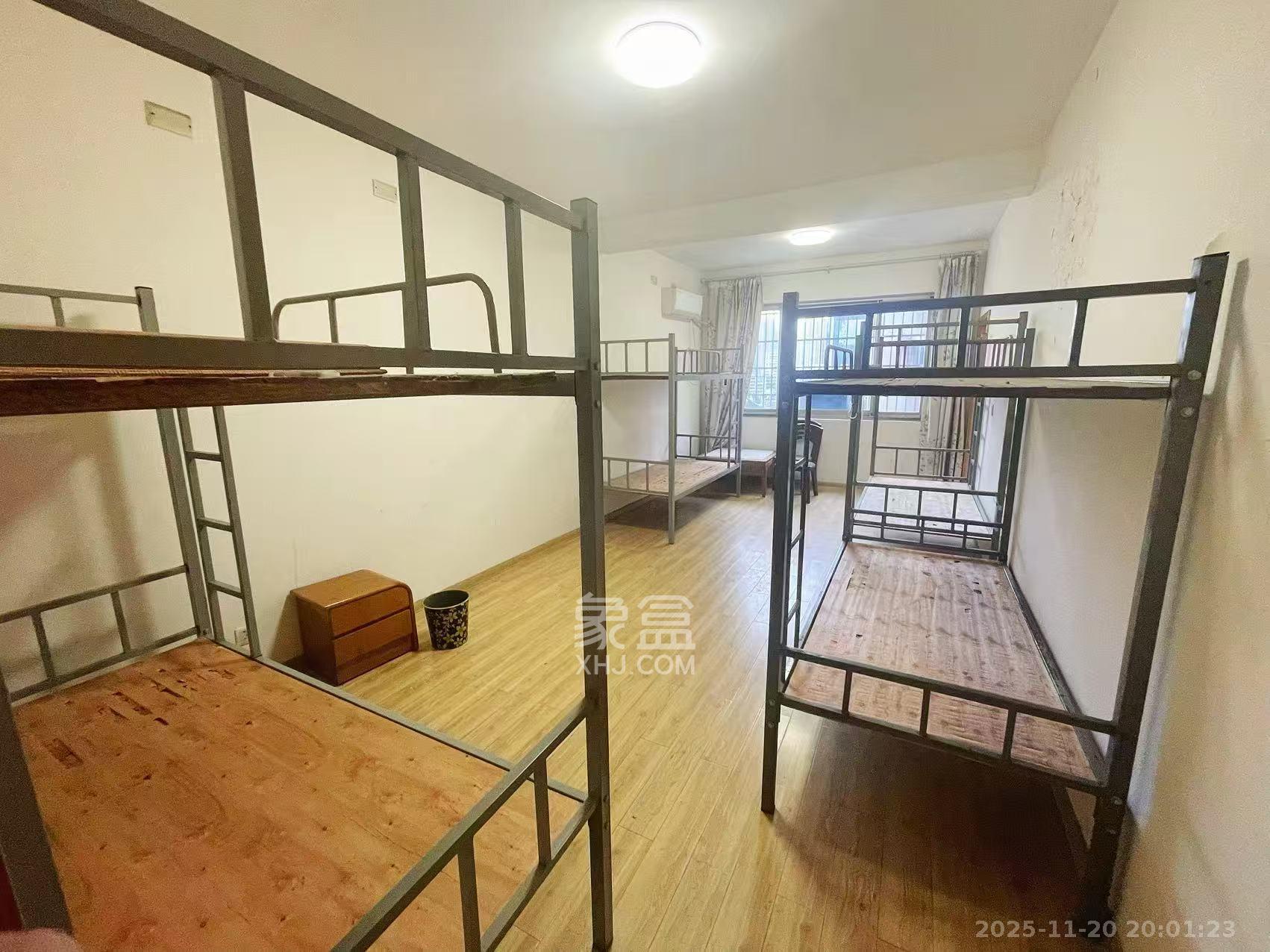 省军区宿舍 3室2厅2卫 2600.0元/月 省军区宿舍 3室2厅2卫 2600.0元/月室内图