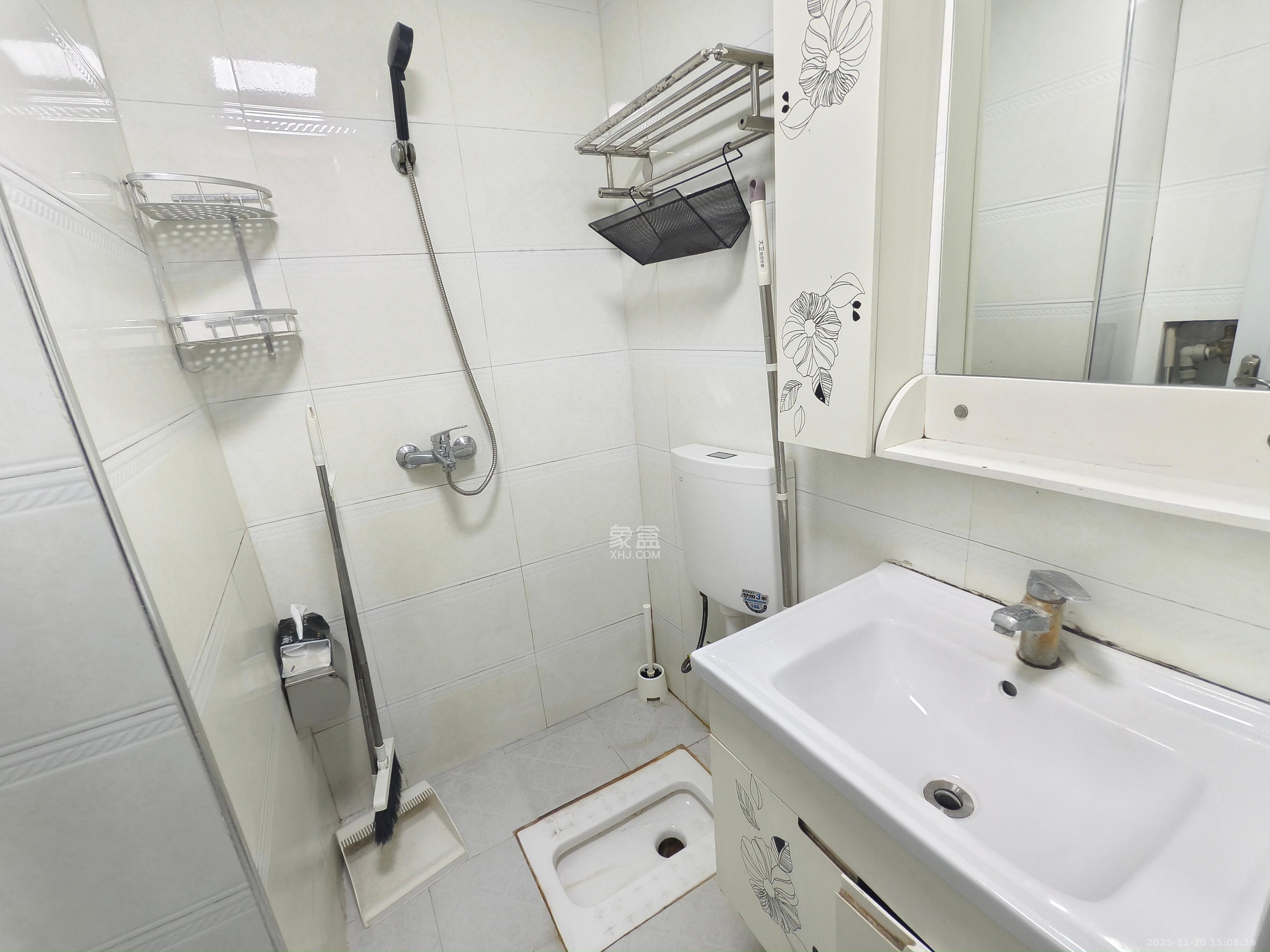 湖湾世景 1室1厅1卫 1180.0元/月 湖湾世景 1室1厅1卫 1180.0元/月室内图