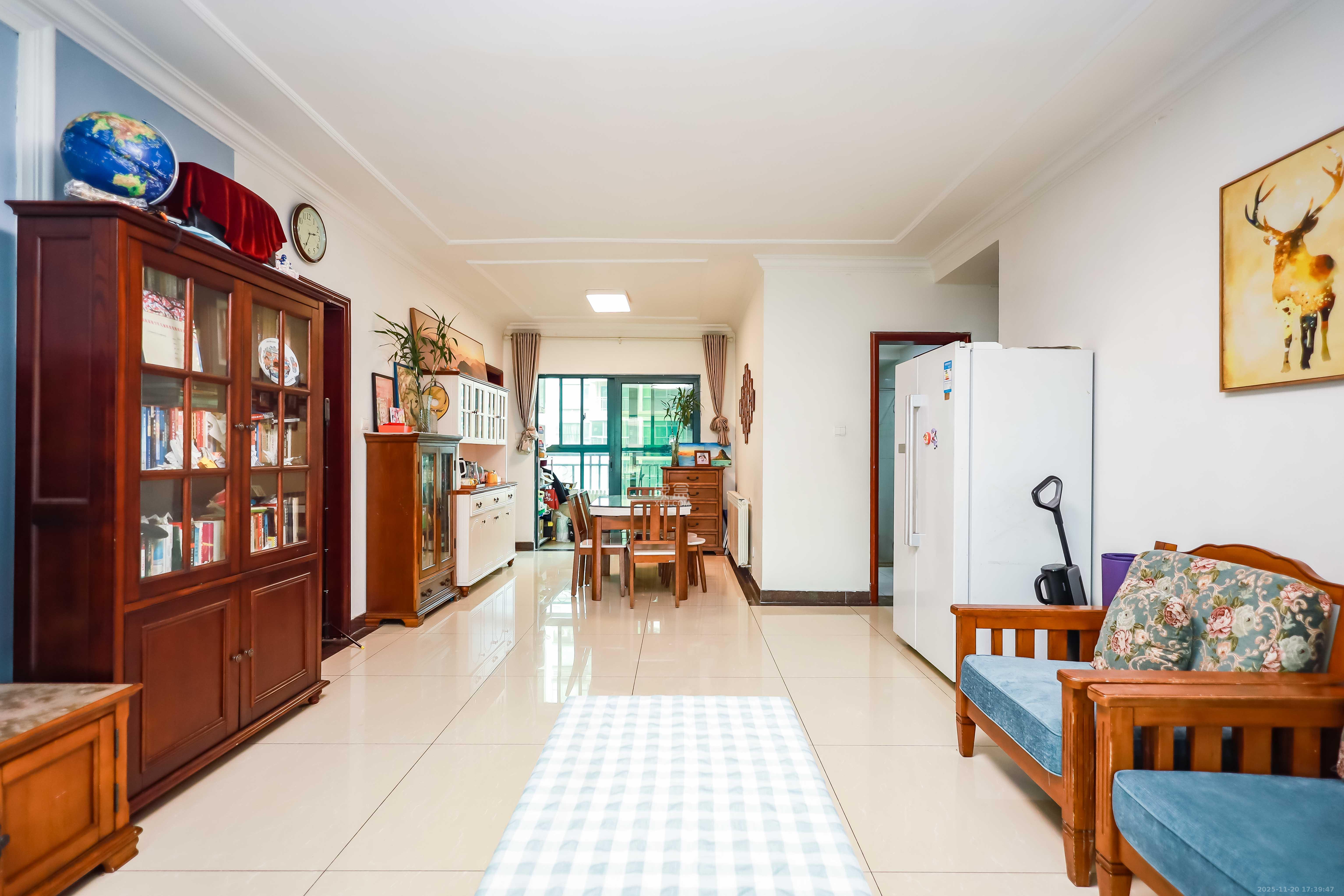 恒大华府 4室2厅1卫 218.0万 恒大华府 4室2厅1卫 218.0万客厅