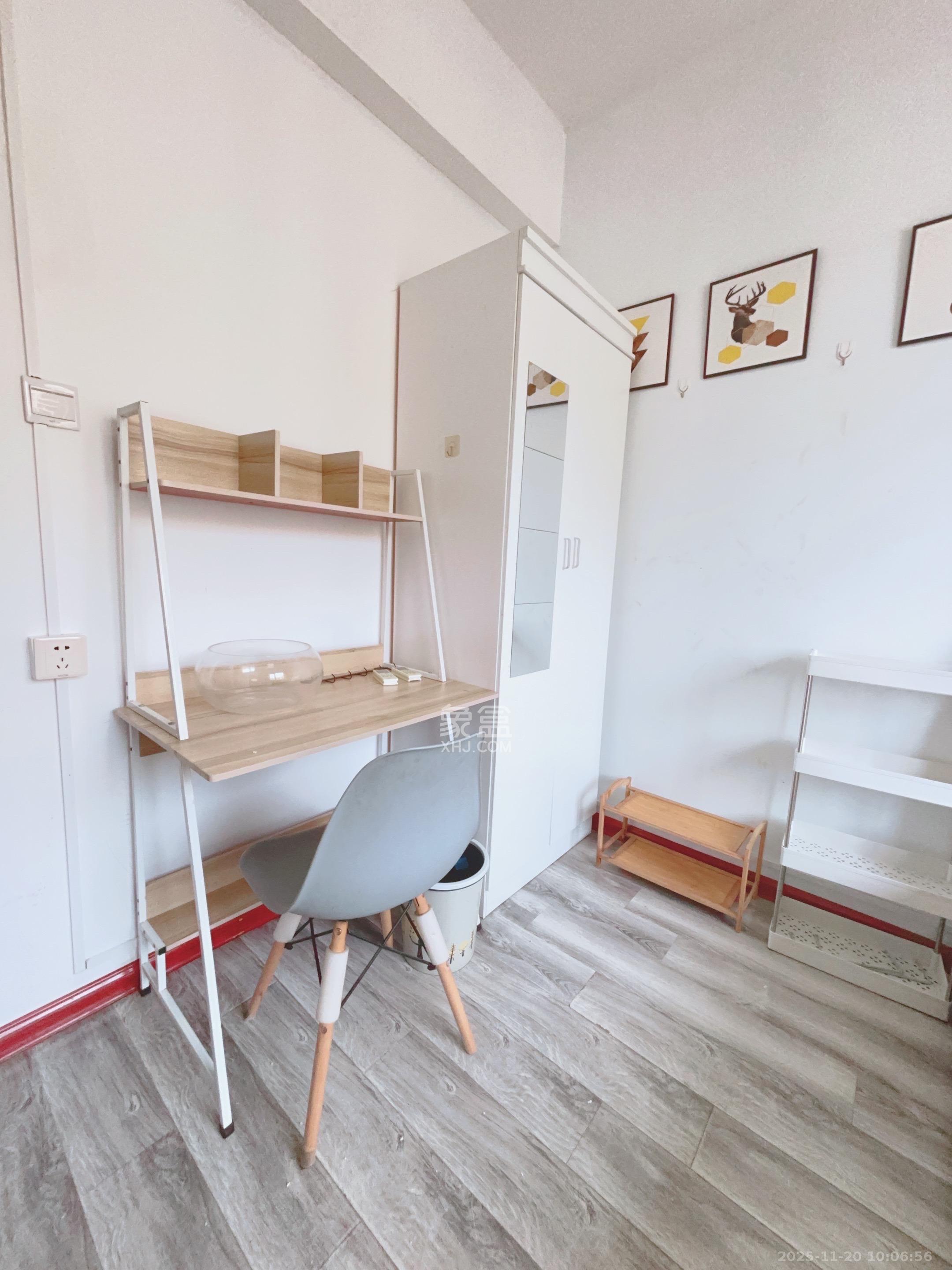 保利香槟国际 1室2厅1卫 700.0元/月 保利香槟国际 1室2厅1卫 700.0元/月室内图