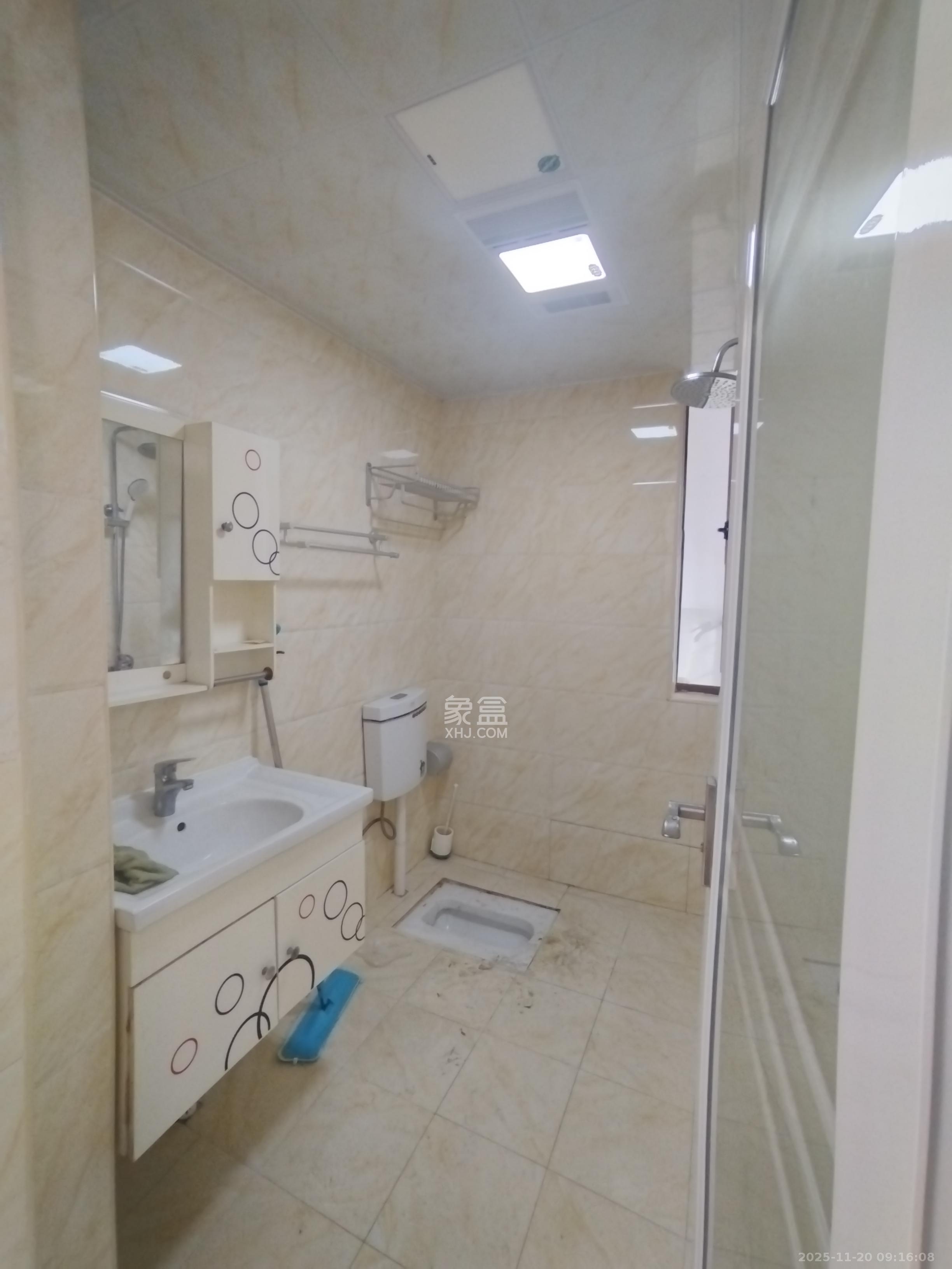 世茂铂翠湾二期 3室2厅1卫 3200.0元/月 世茂铂翠湾二期 3室2厅1卫 3200.0元/月室内图