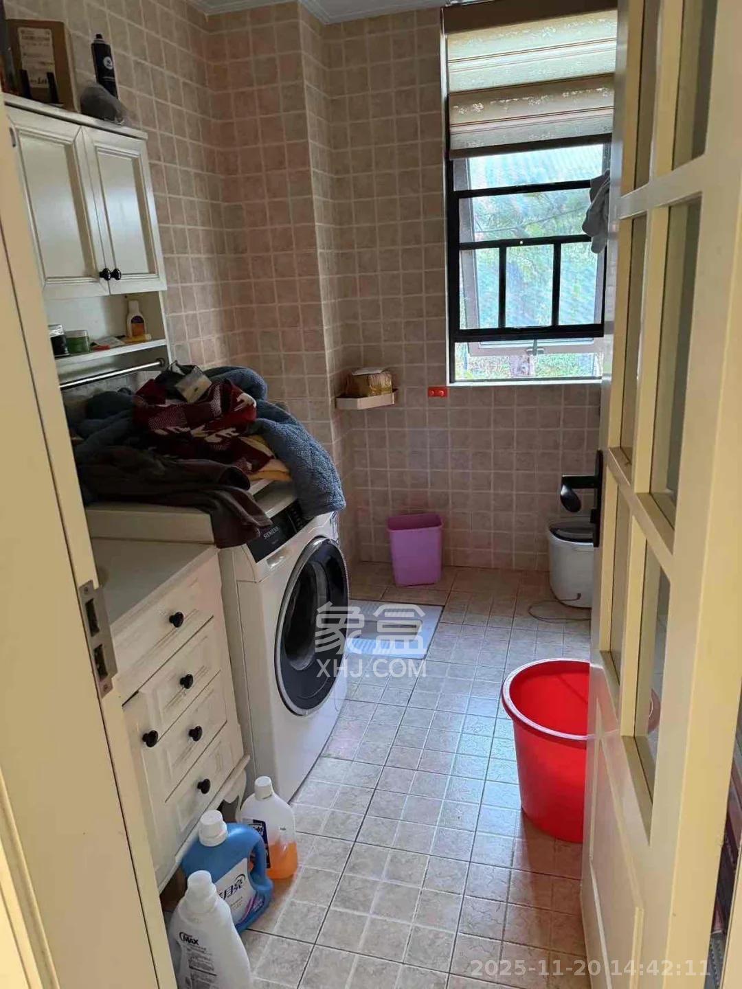 金地三千府（金地湖山樾、金地自在城）  5室1厅4卫    8500.0元/月