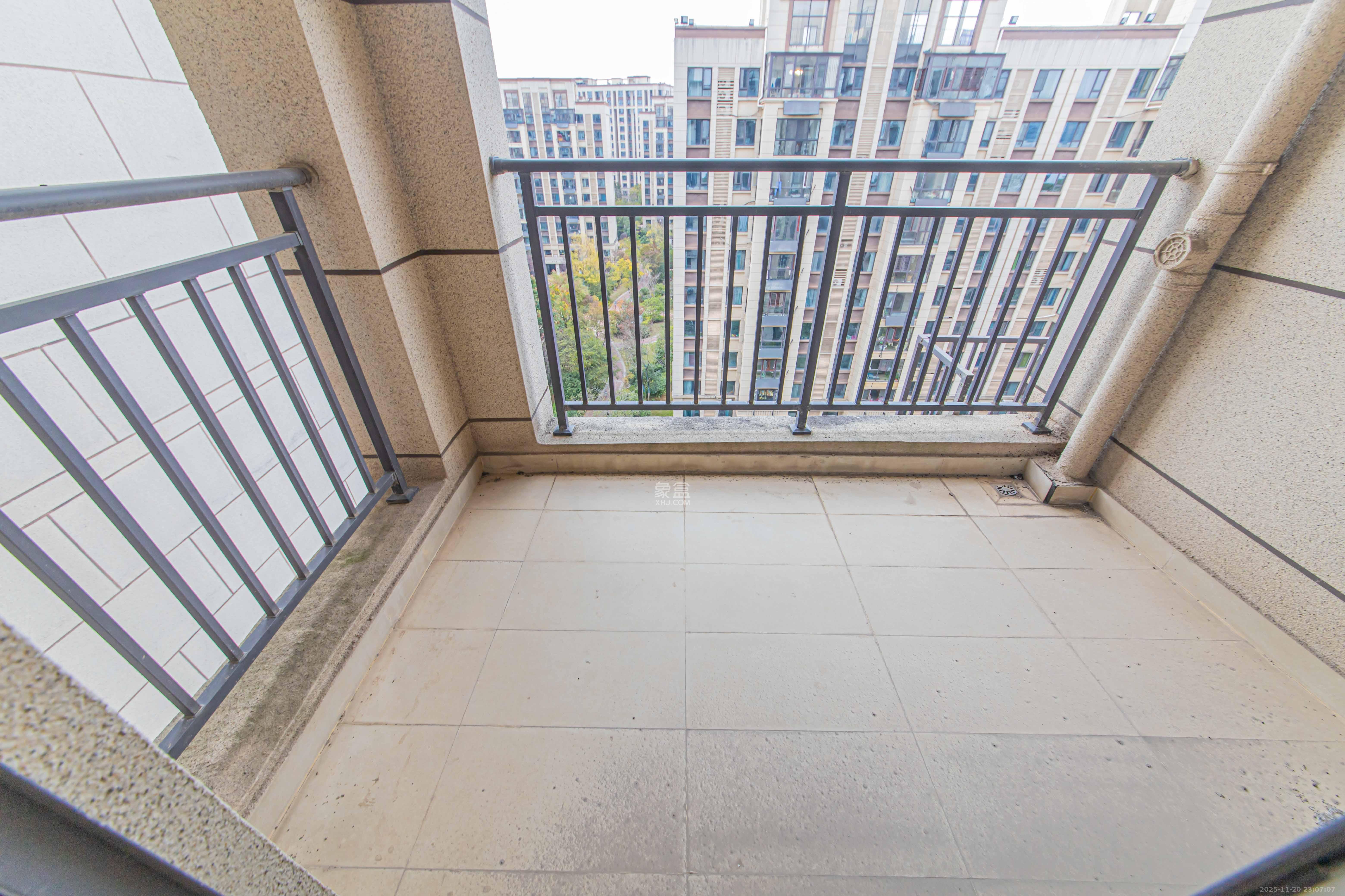 中海新城熙岸(中信新城五期) 3室2厅2卫 102.8万 中海新城熙岸(中信新城五期) 3室2厅2卫 102.8万阳台