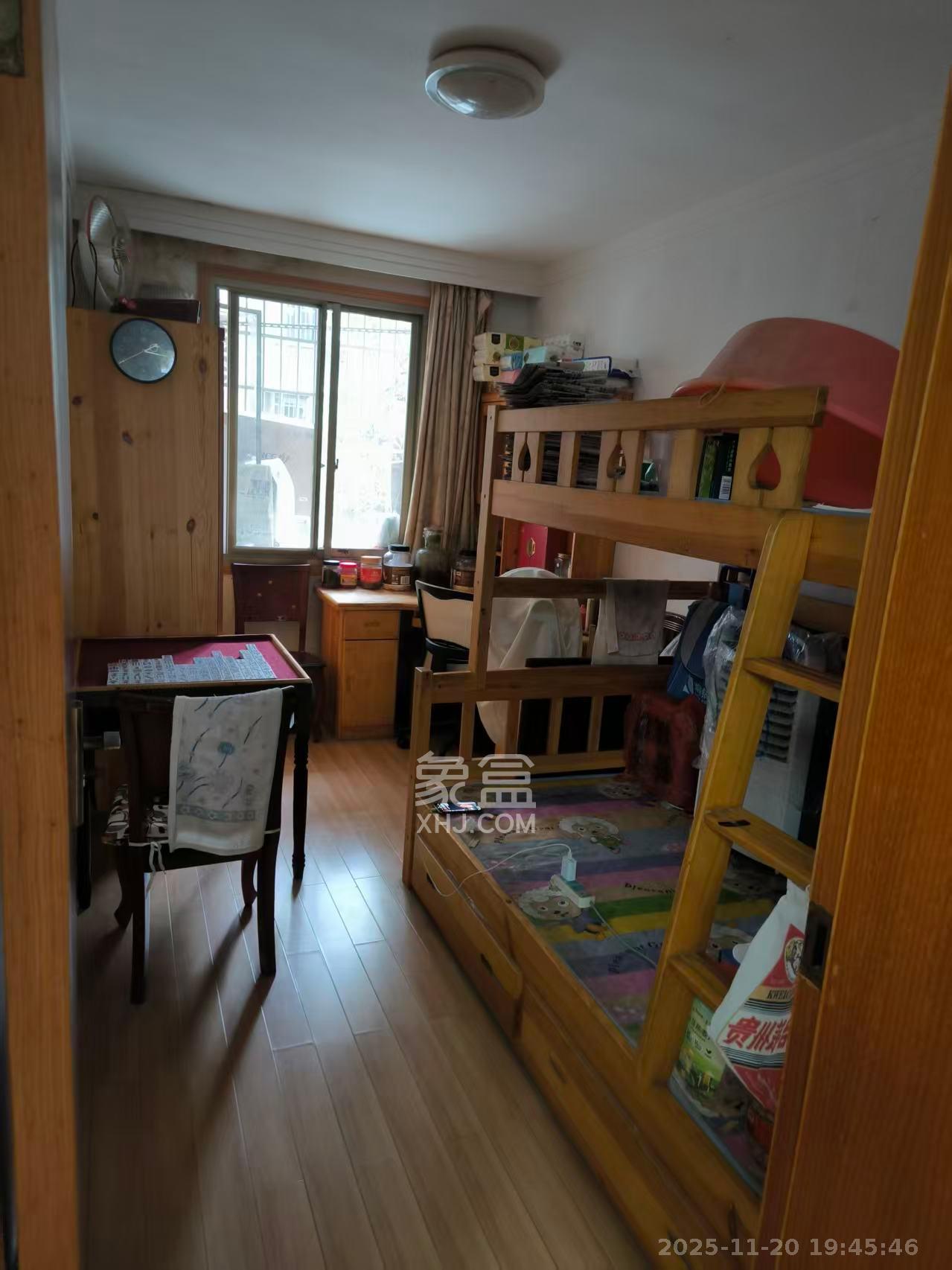 国庆新村  2室1厅1卫    1300.0元/月室内图