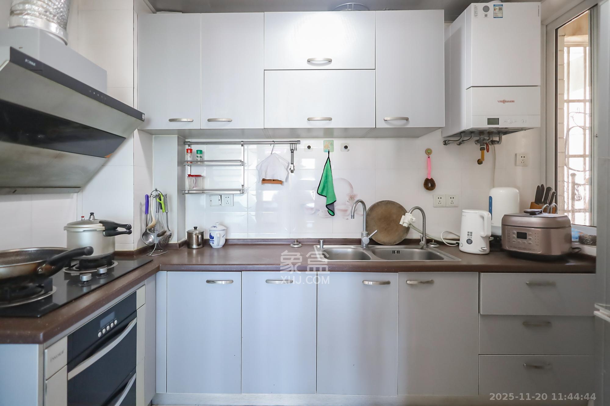 星蓝湾  4室2厅2卫    148.0万厨房