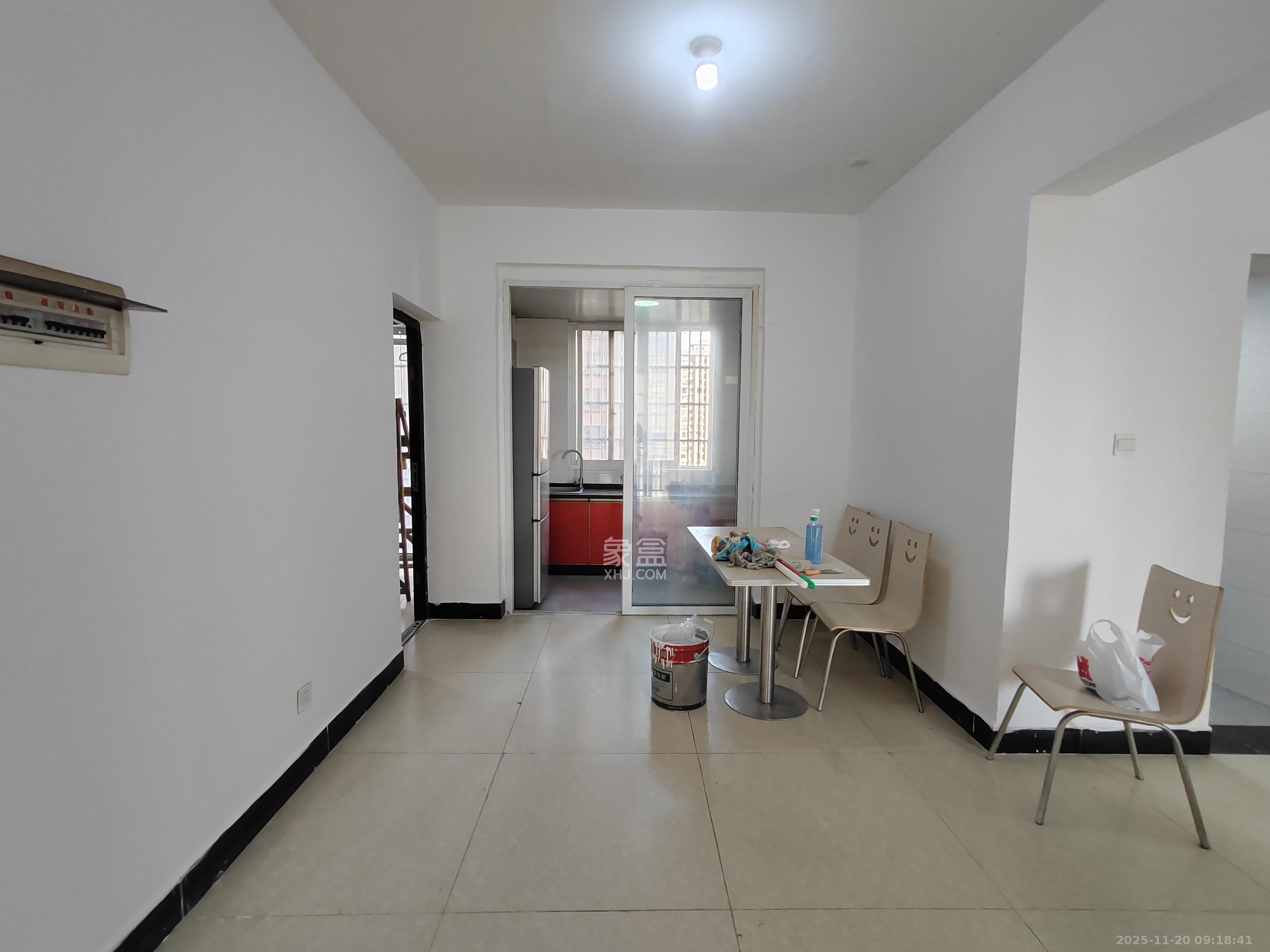 爵士湘 3室2厅1卫 1700.0元/月 爵士湘 3室2厅1卫 1700.0元/月室内图