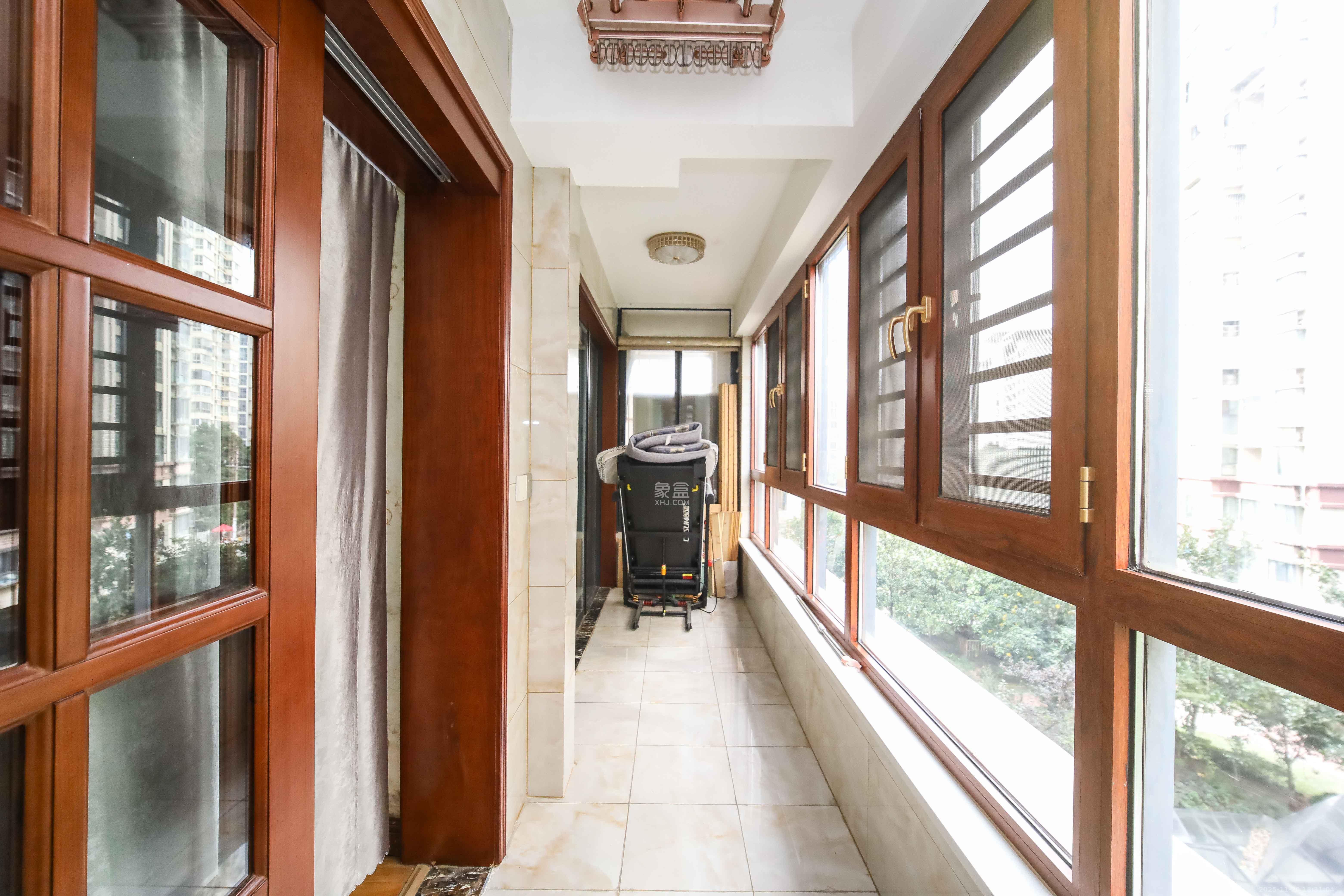 鸿基橄榄君庭 3室2厅2卫 130.0万 鸿基橄榄君庭 3室2厅2卫 130.0万阳台