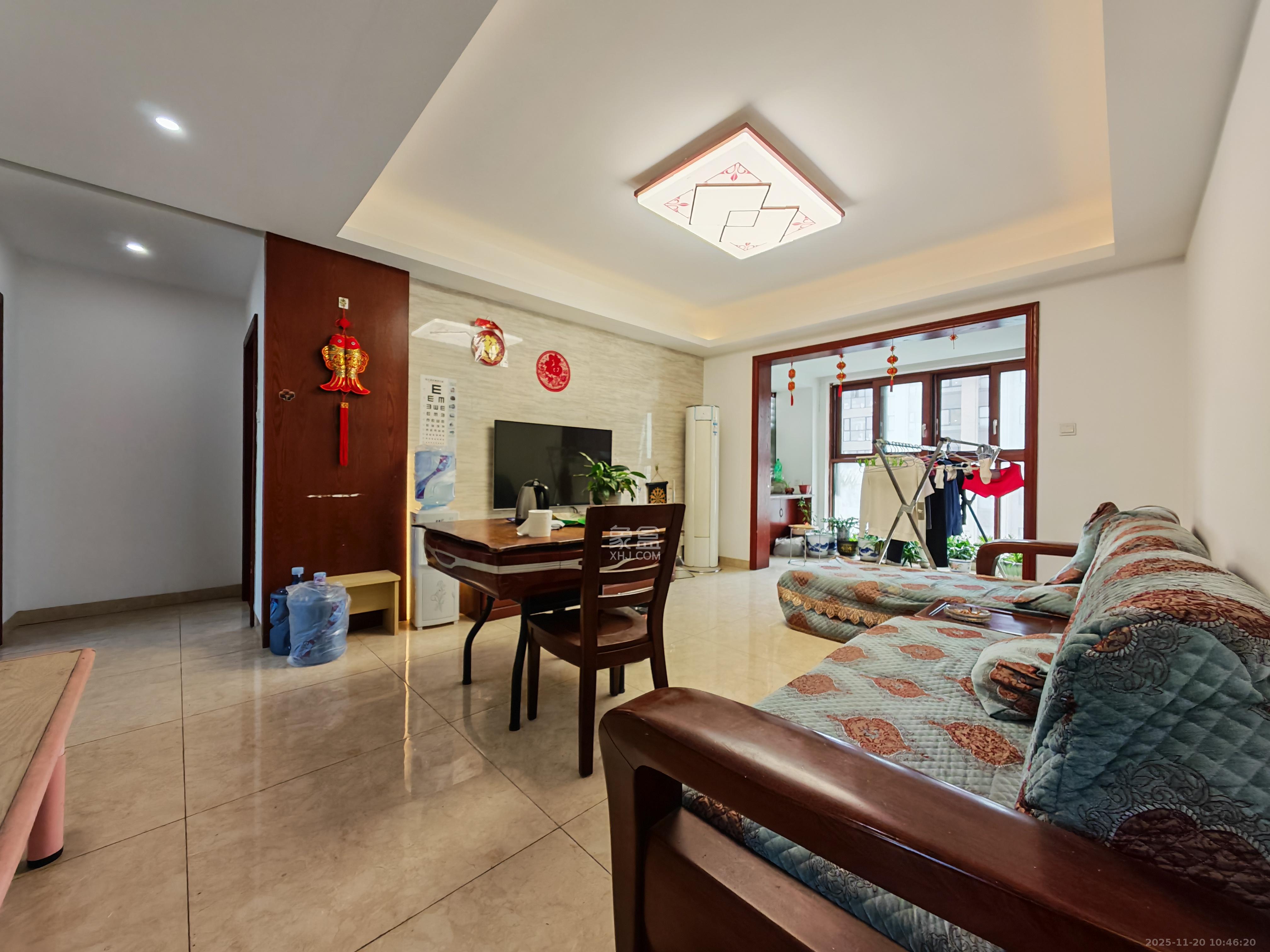 金茂梅溪湖  3室2厅2卫    3500.0元/月