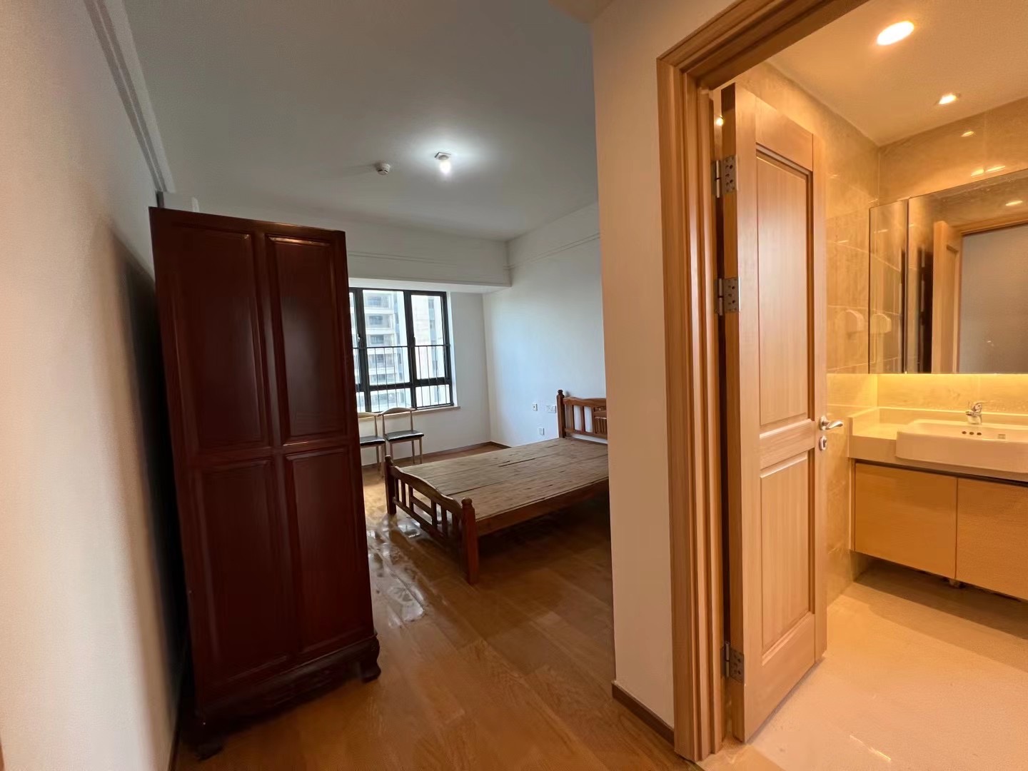 环球100宝龙城  4室2厅2卫    2000.0元/月