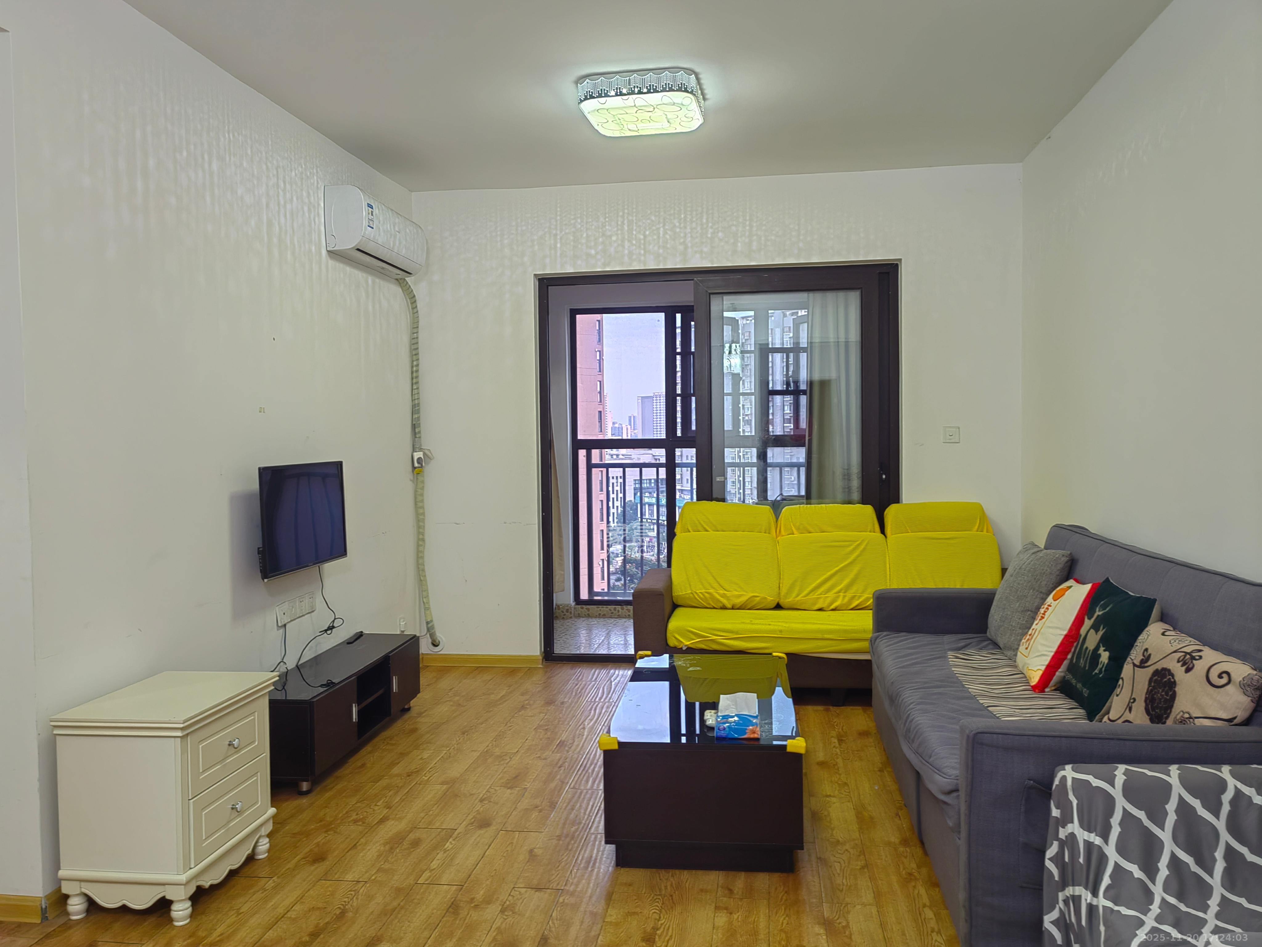 旭辉香樟公馆  2室2厅1卫    2000.0元/月