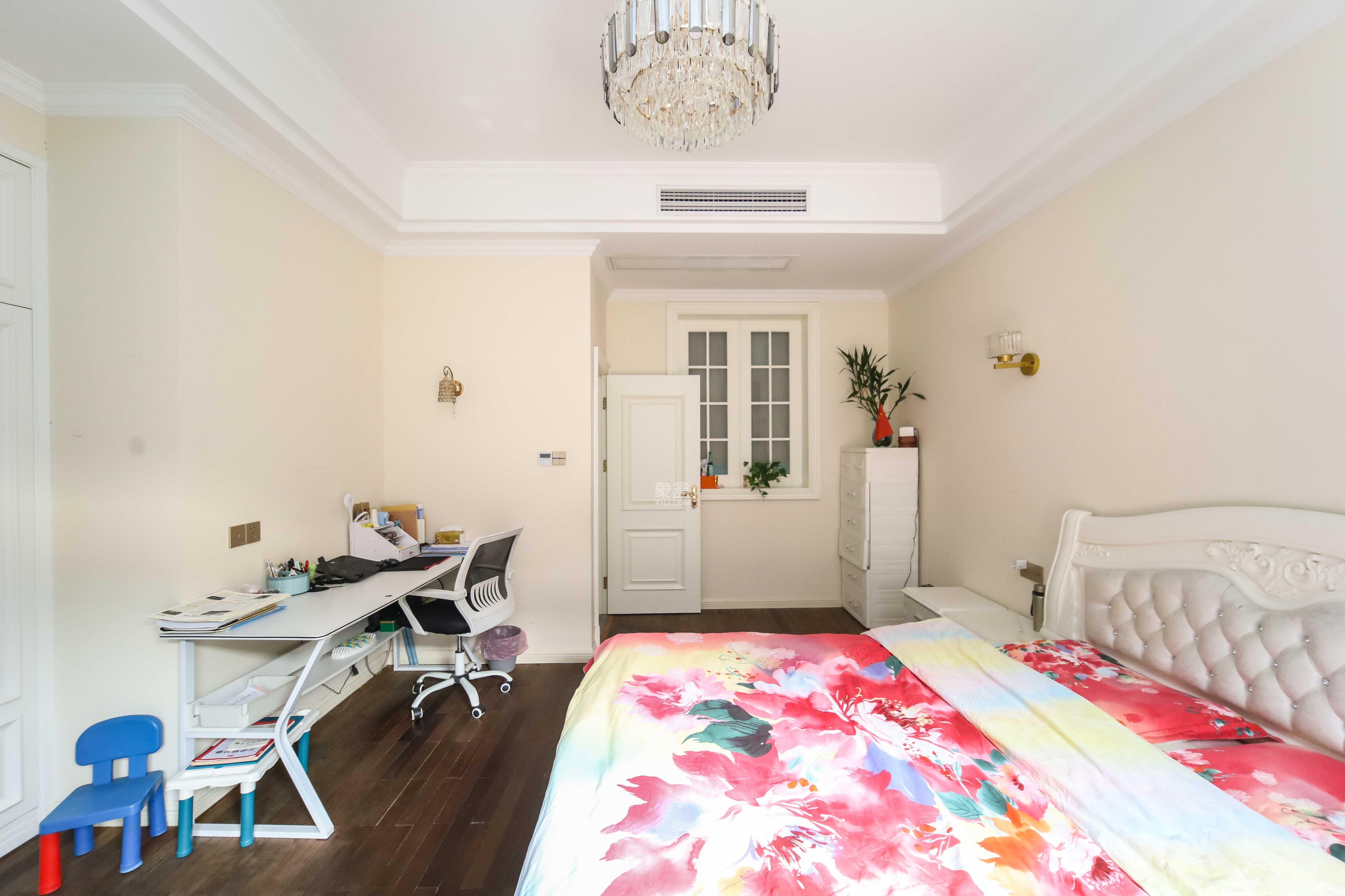 水云间  6室2厅3卫    450.0万卧室