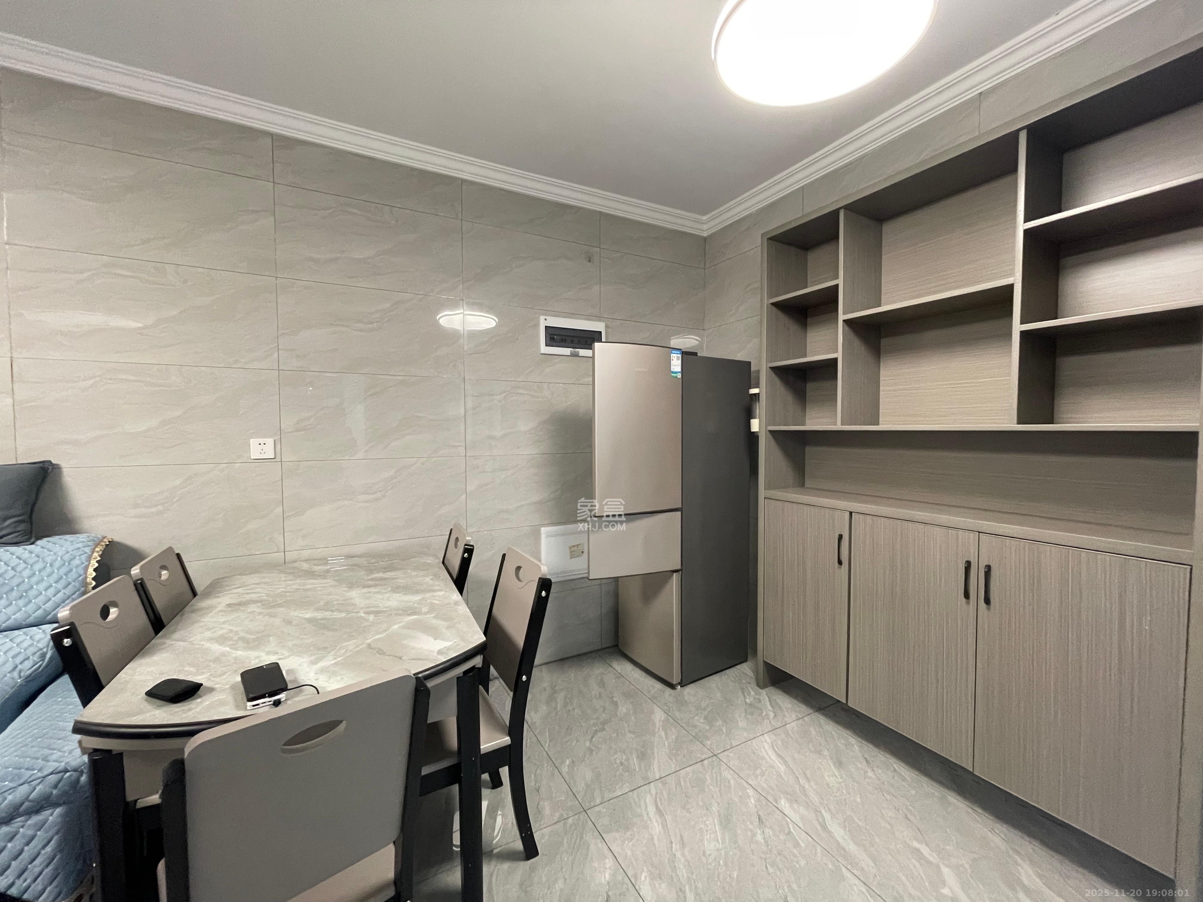 东合新苑  2室2厅1卫    2100.0元/月室内图