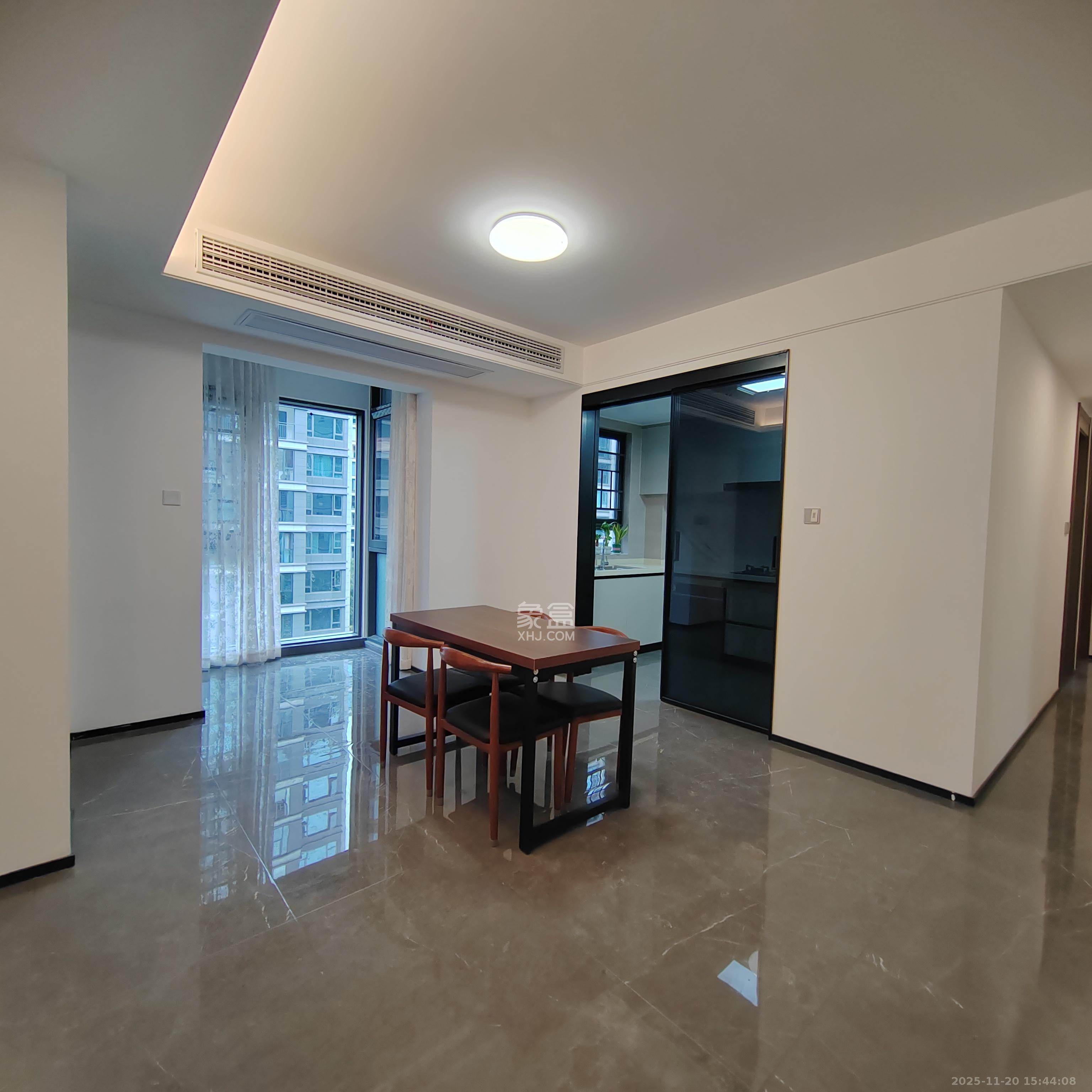 中海寰宇天下  4室2厅1卫    4000.0元/月