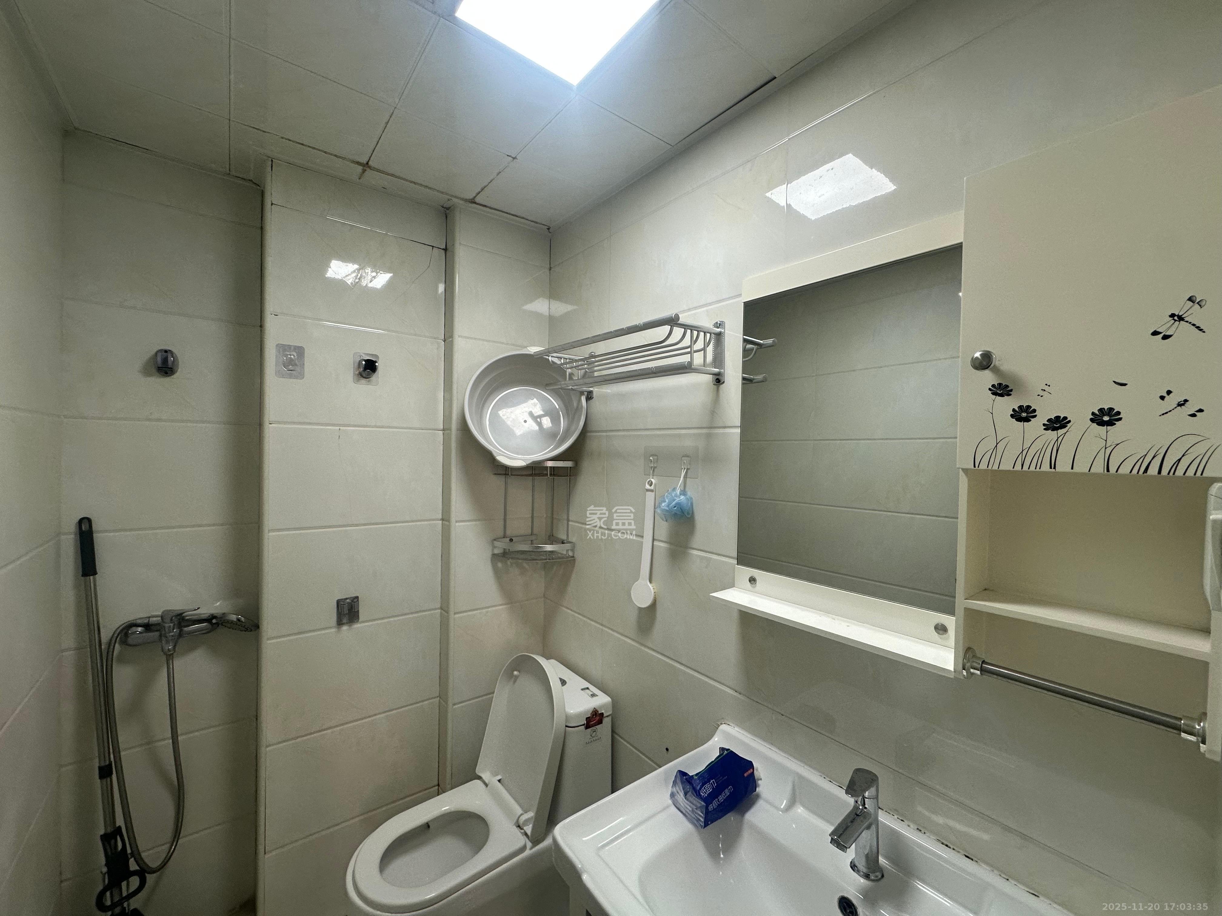 欧亚达国际广场 2室1厅1卫 1700.0元/月 欧亚达国际广场 2室1厅1卫 1700.0元/月室内图