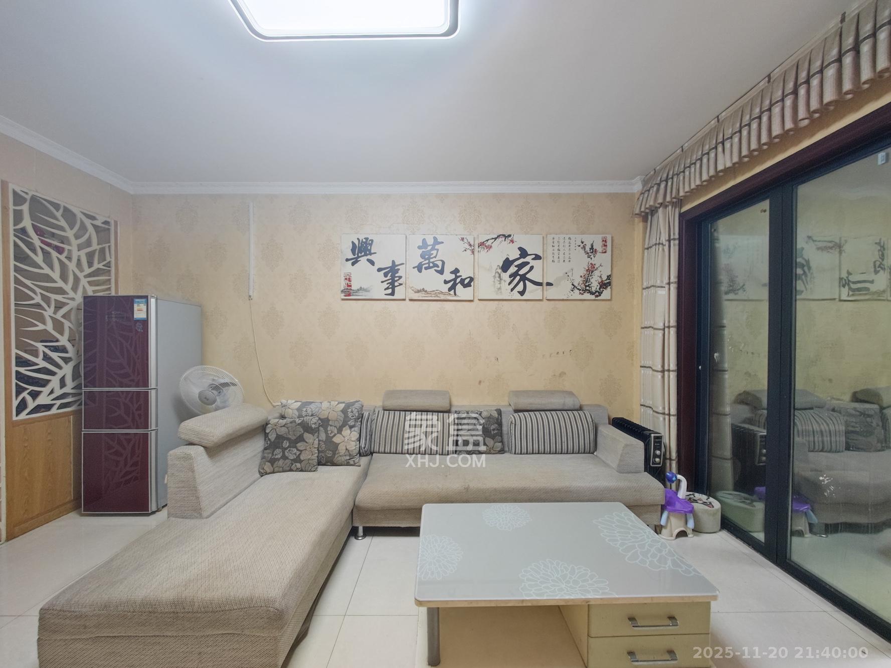 水岸天际(一期、二期) 2室2厅1卫 75.0万 水岸天际(一期、二期) 2室2厅1卫 75.0万客厅