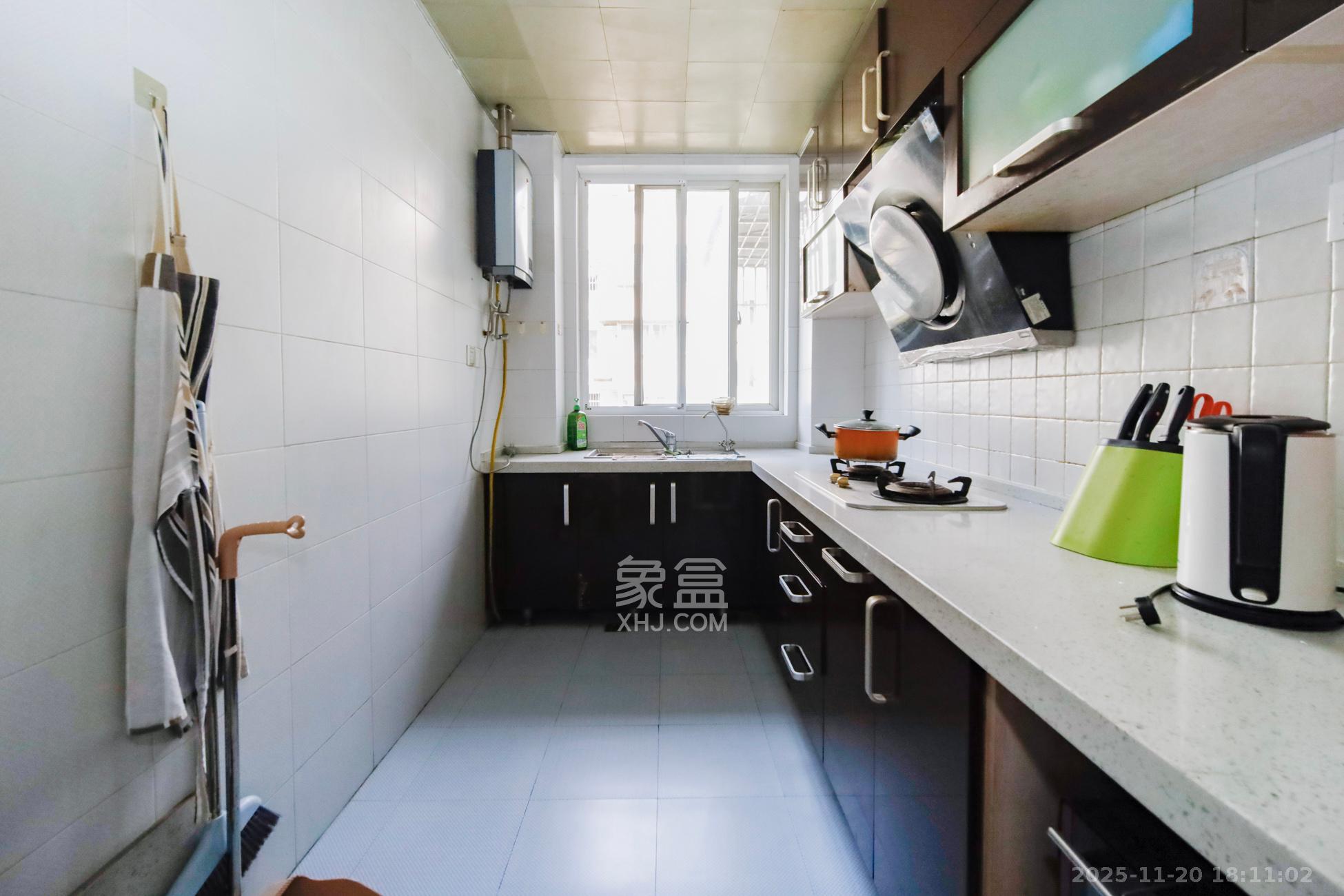 德馨园  3室2厅2卫    59.8万厨房