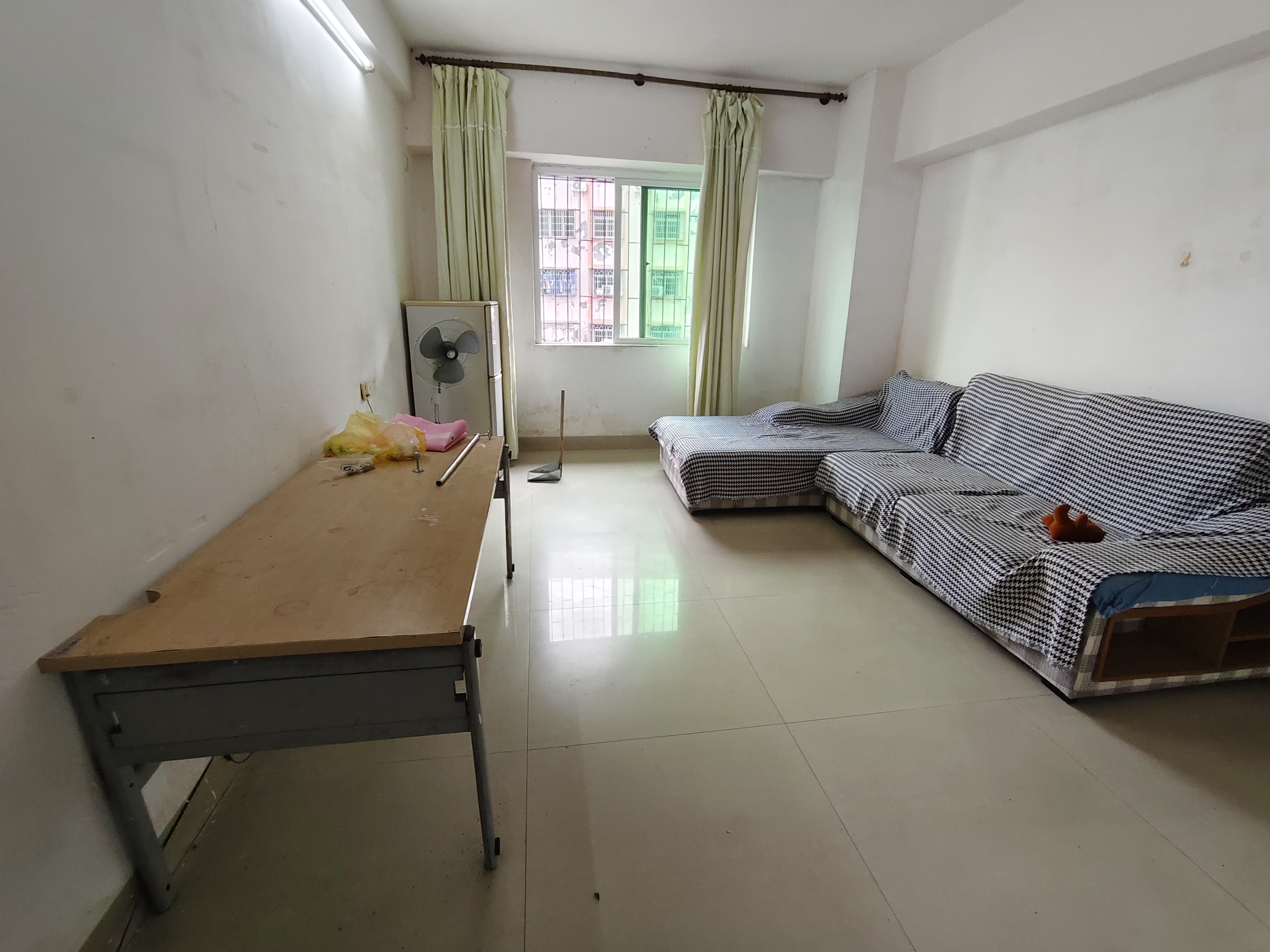 琼山华侨大厦 1室1厅1卫 1500.0元/月 琼山华侨大厦 1室1厅1卫 1500.0元/月室内图