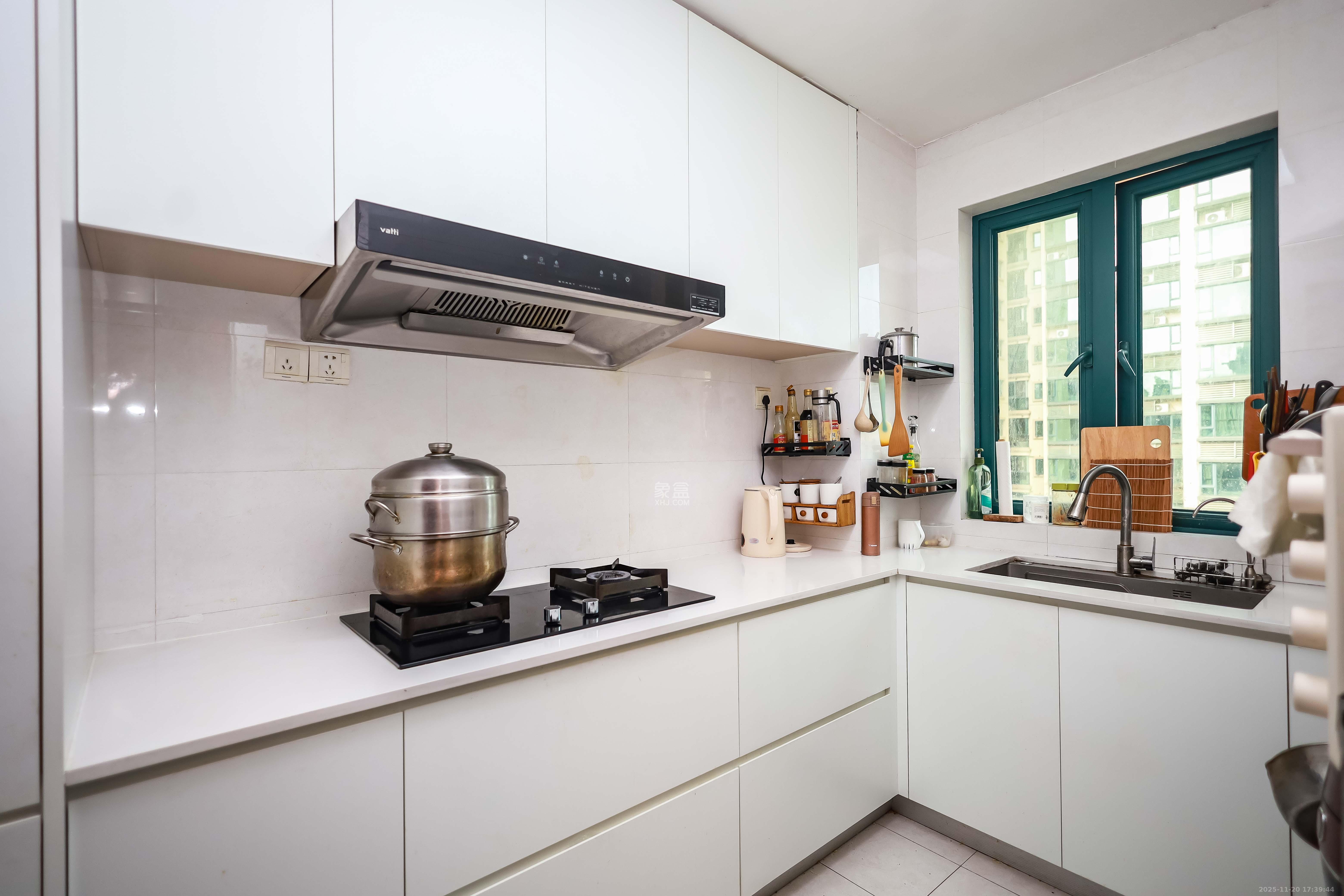 恒大华府 4室2厅1卫 218.0万 恒大华府 4室2厅1卫 218.0万厨房